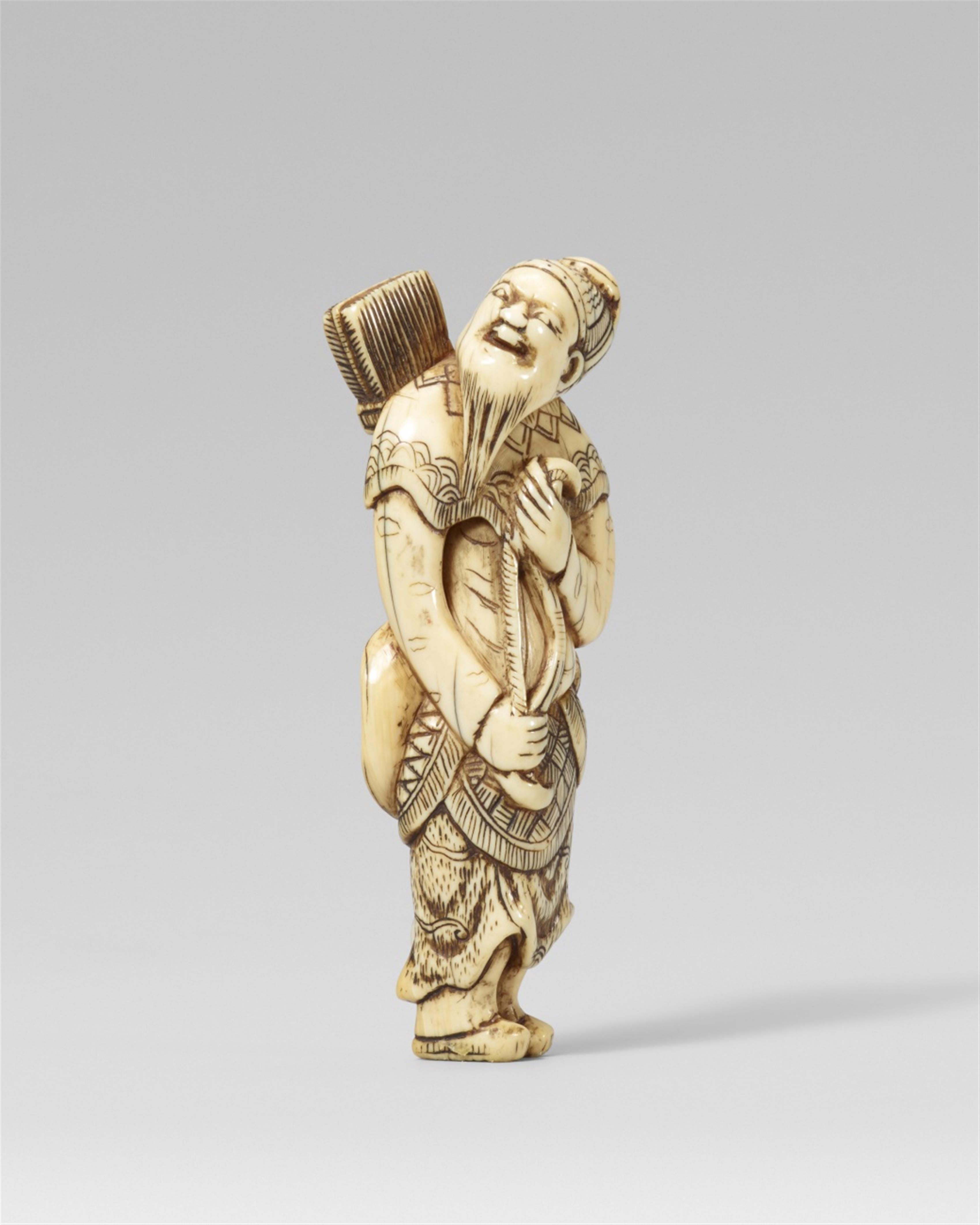 A fine ivory netsuke of a laughing Mongolian archer. Late 18th century - image-1