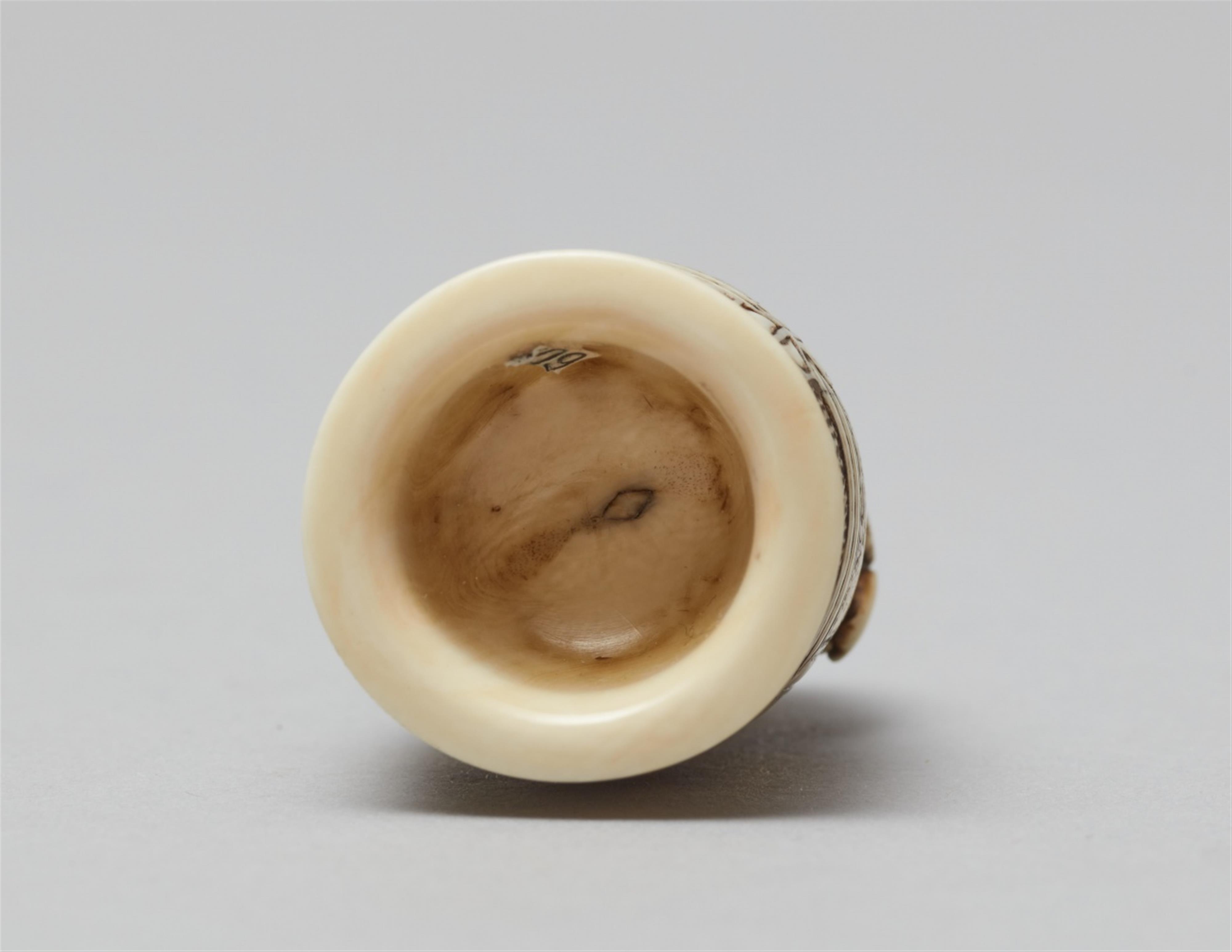 An ivory netsuke of Benkei and the bell of Miidera. First half 19th century - image-6