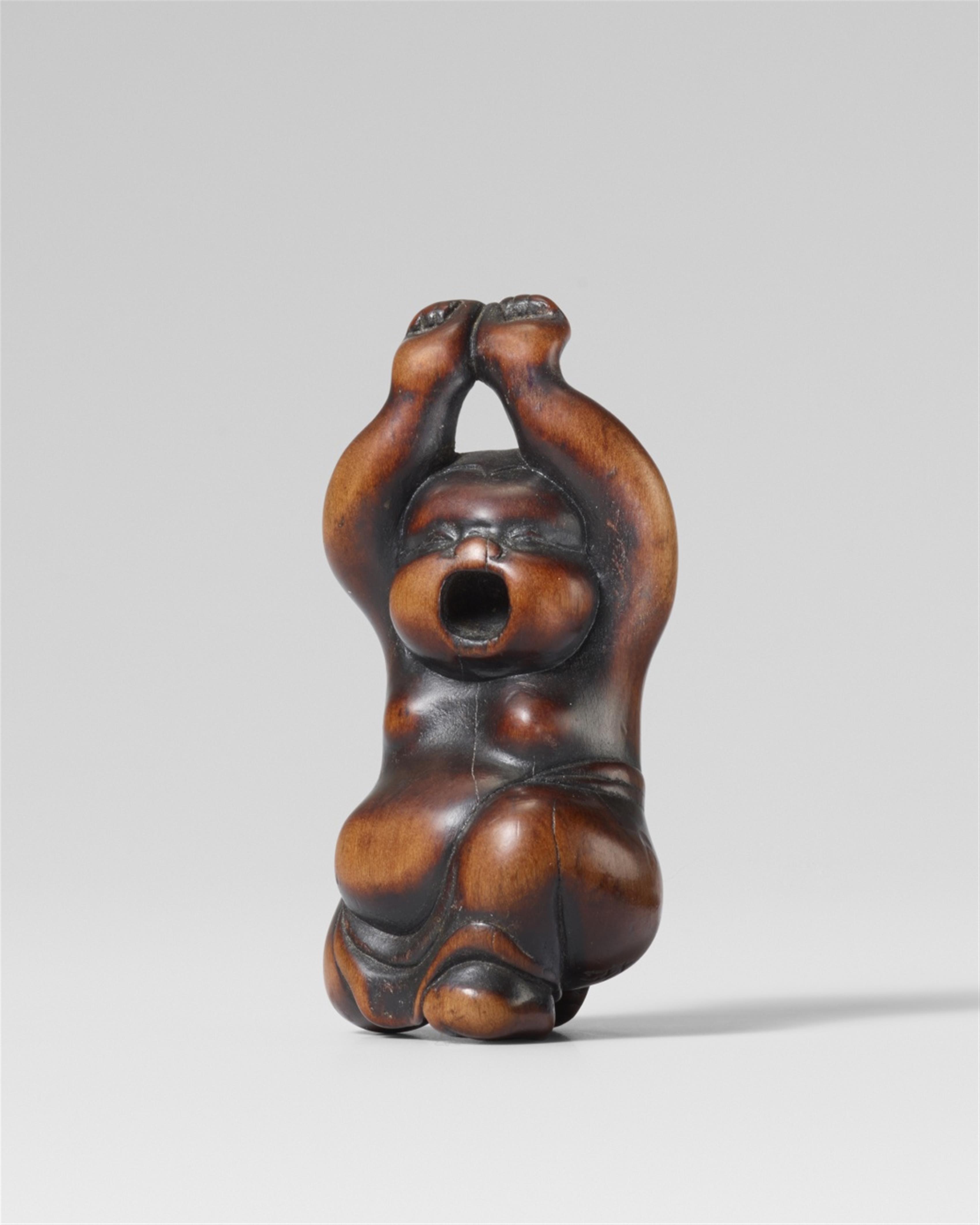 An amusing boxwood netsuke of a chubby bare-bosomed woman, by Hide. Early 19th century - image-1