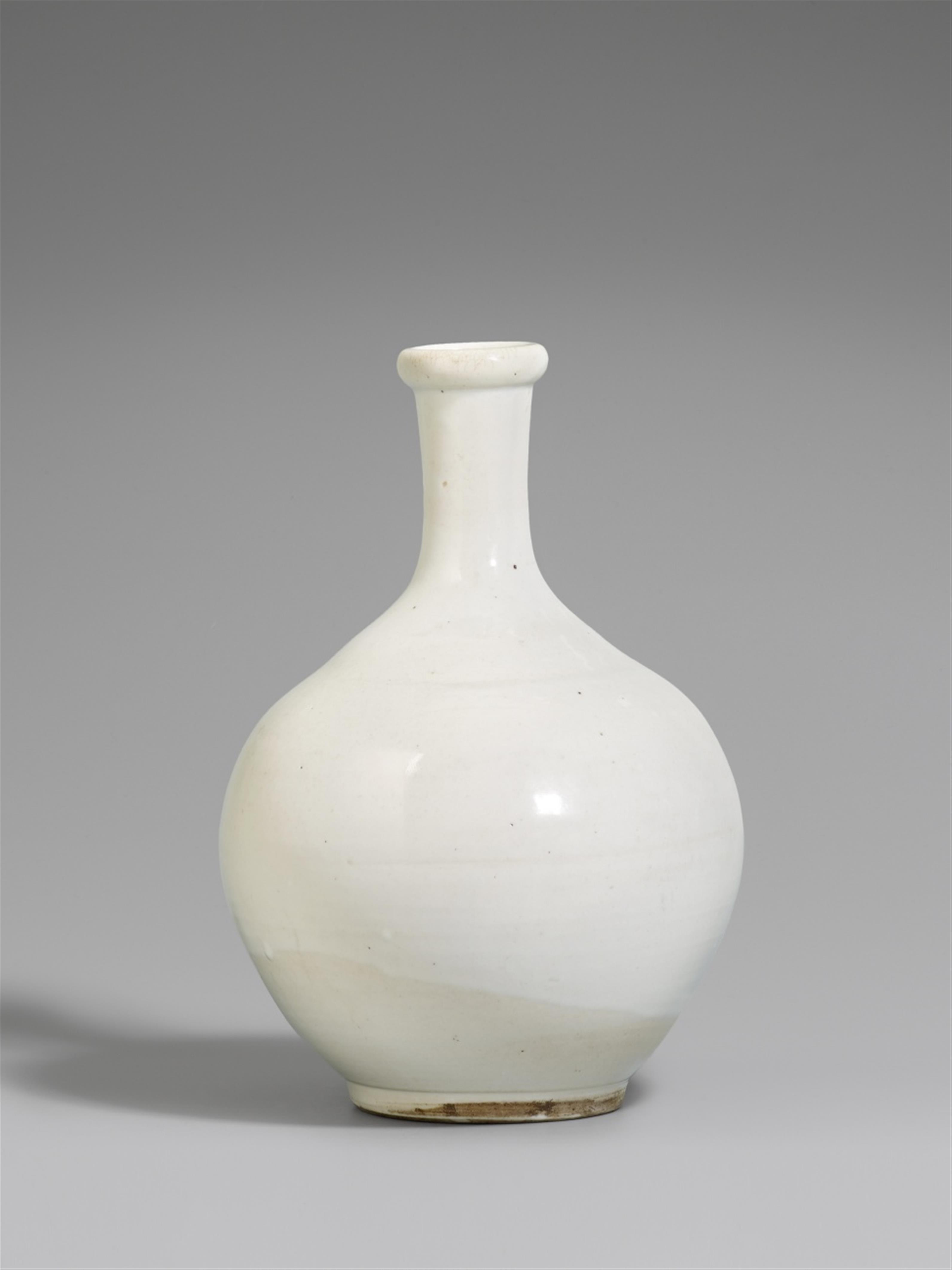 A cream-white glazed bottle vase. Korea. Joseon dynasty (1392-1910), 18th/19th century - image-2