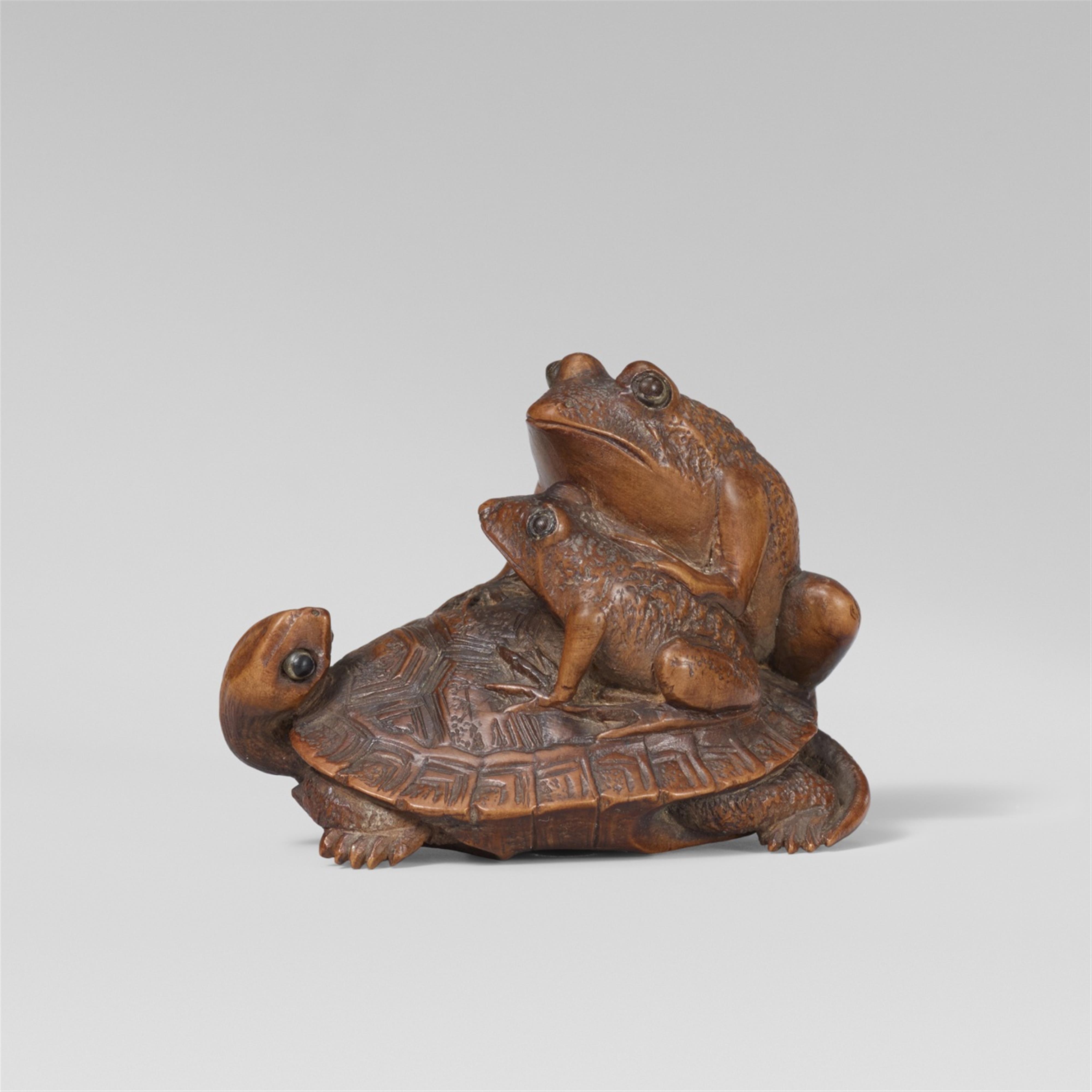 An unusual boxwood netsuke of two toads and a tortoise. Second half 19th century - image-1