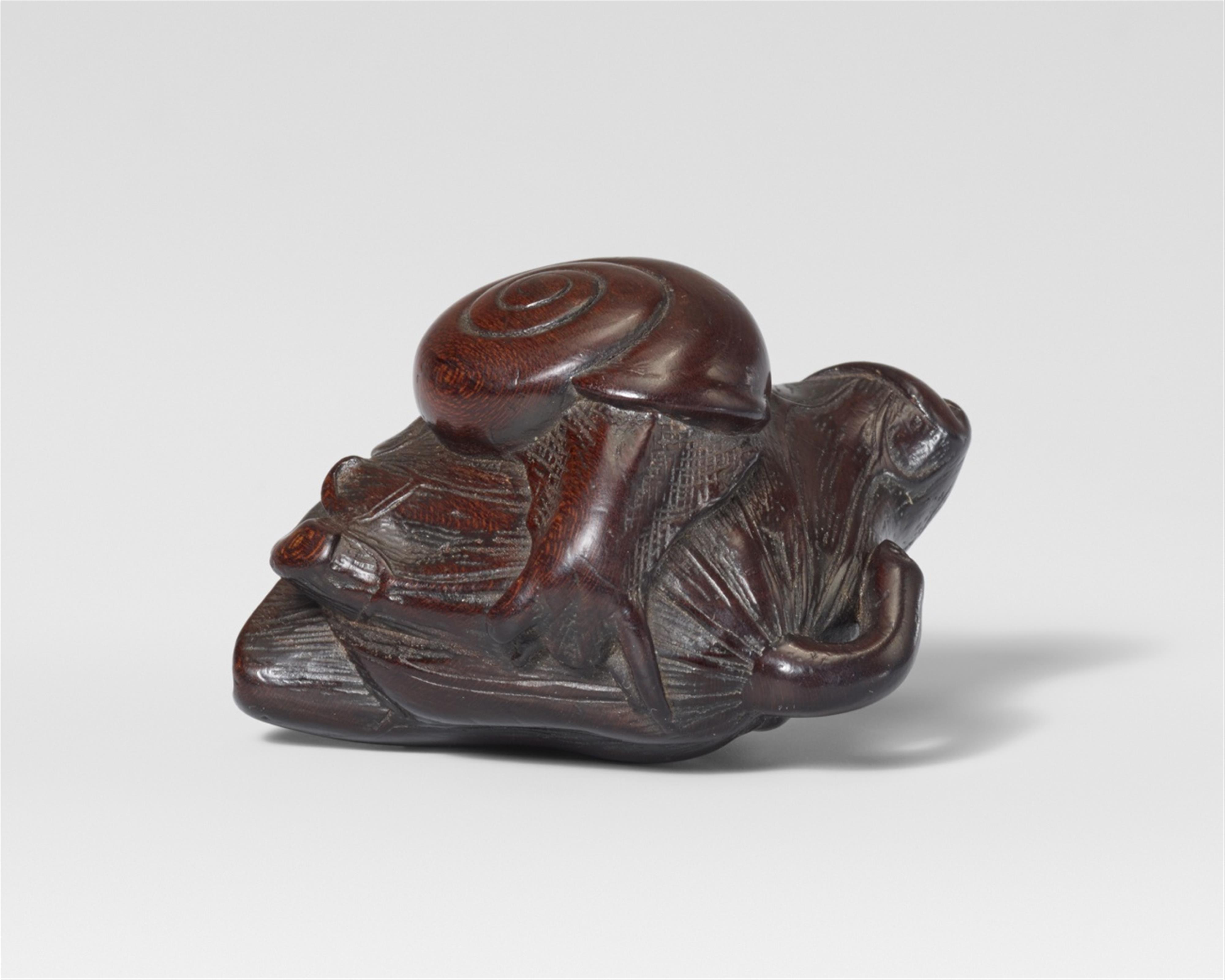 A large wood netsuke of a snail, by Kigetsu. First half 19th century - image-1