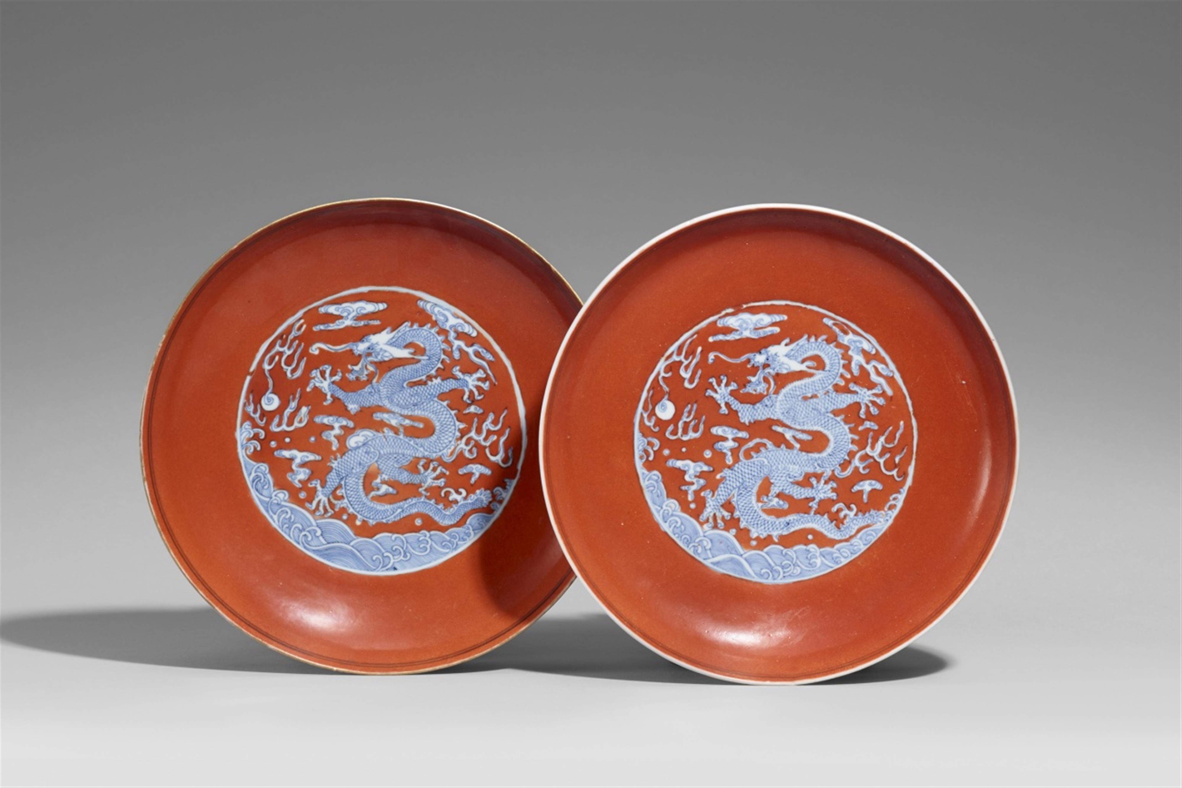 A pair of iron-red ground dragon dishes. 19th century - image-1