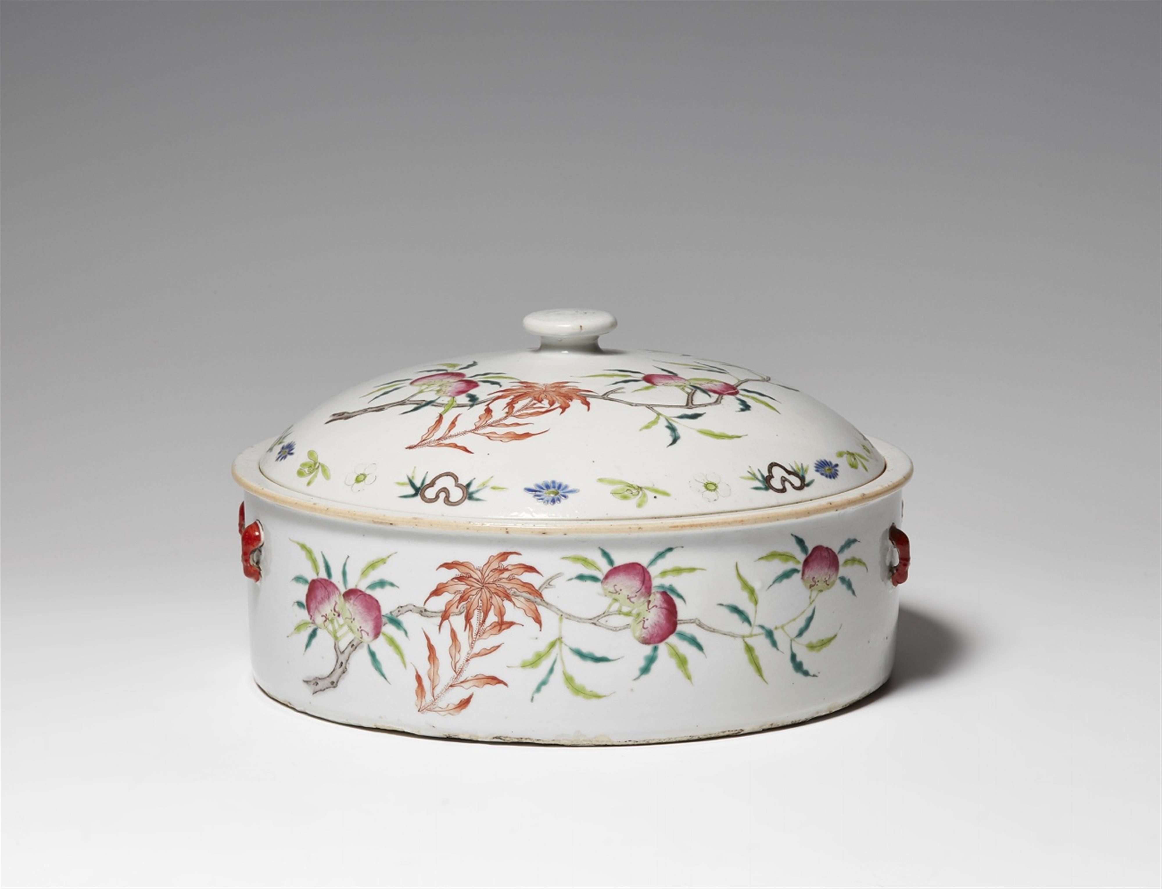 A famille rose tureen and cover. 19th century - image-1