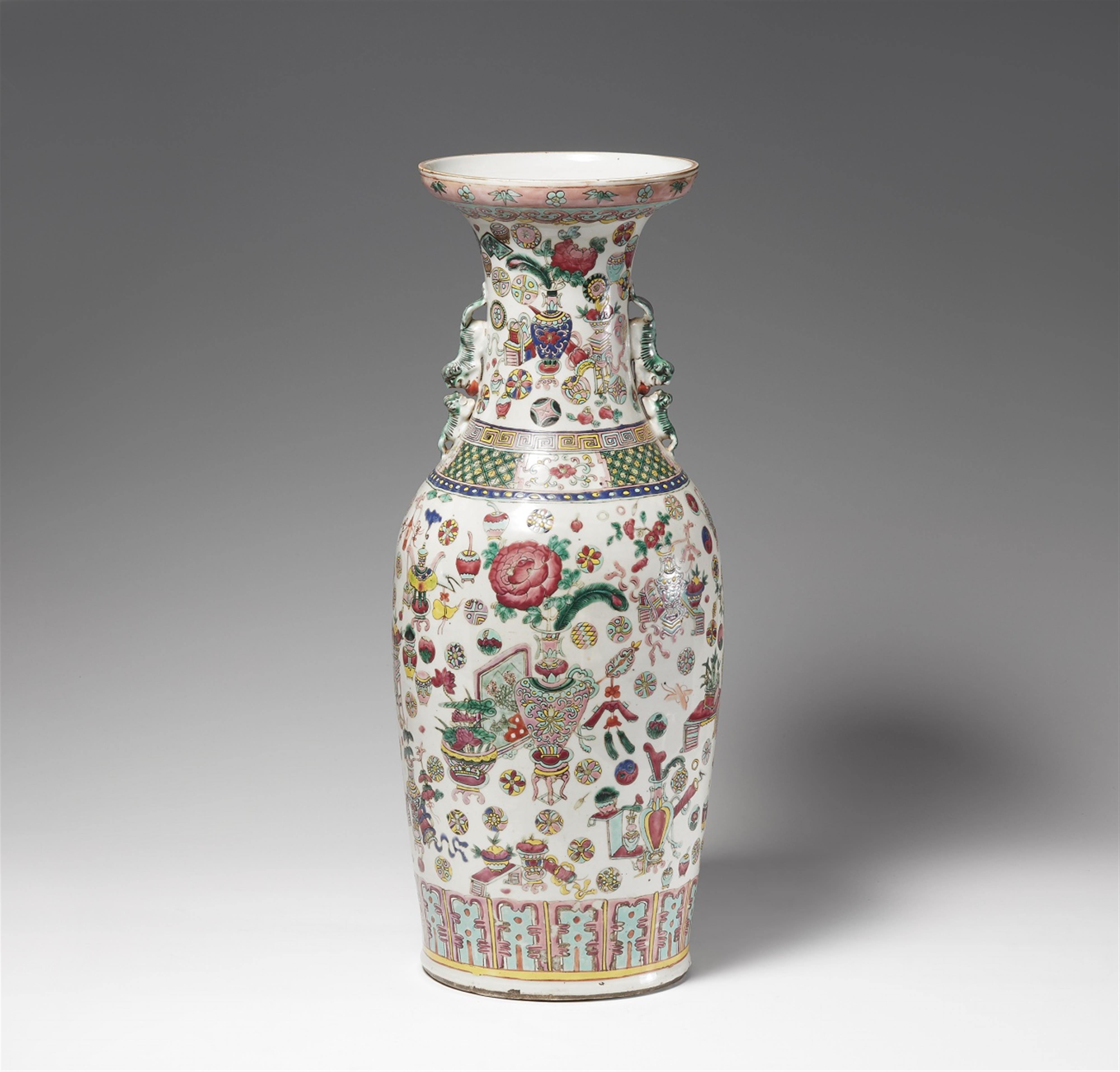 A large famille rose vase. 19th/20th century - image-1