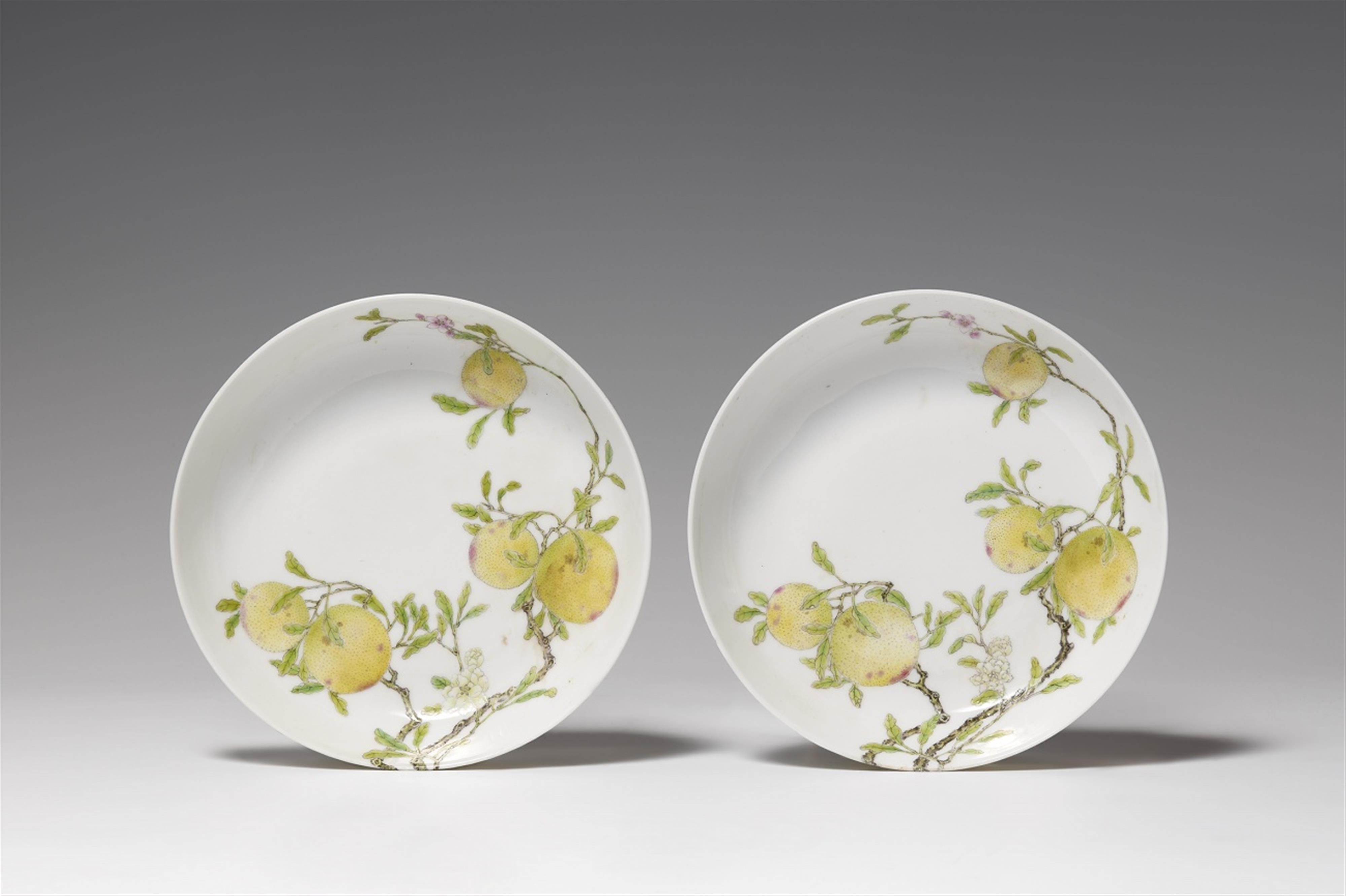 A pair of famille rose dishes. 20th century - image-1