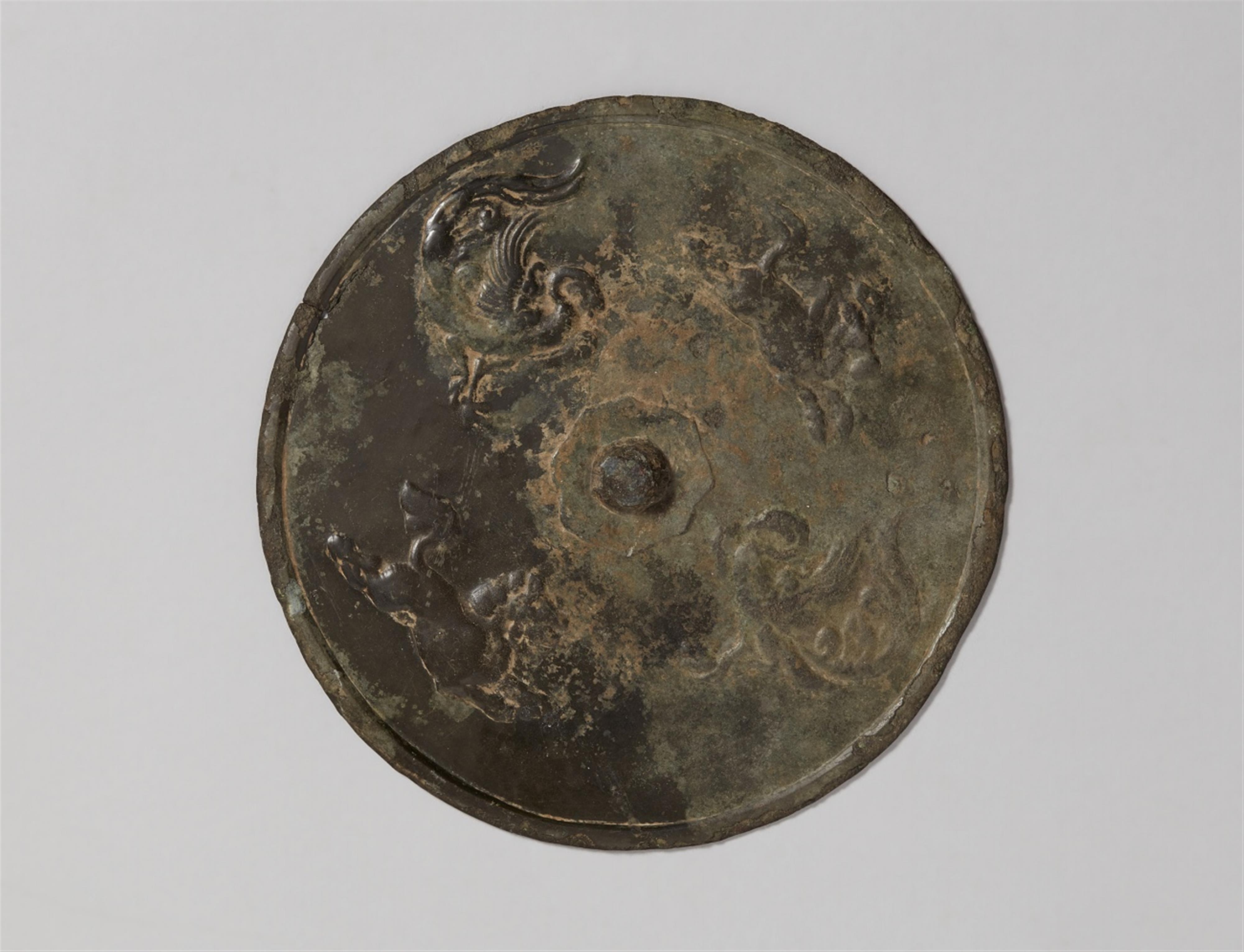 A round bronze mirror. Tang dynasty - image-1