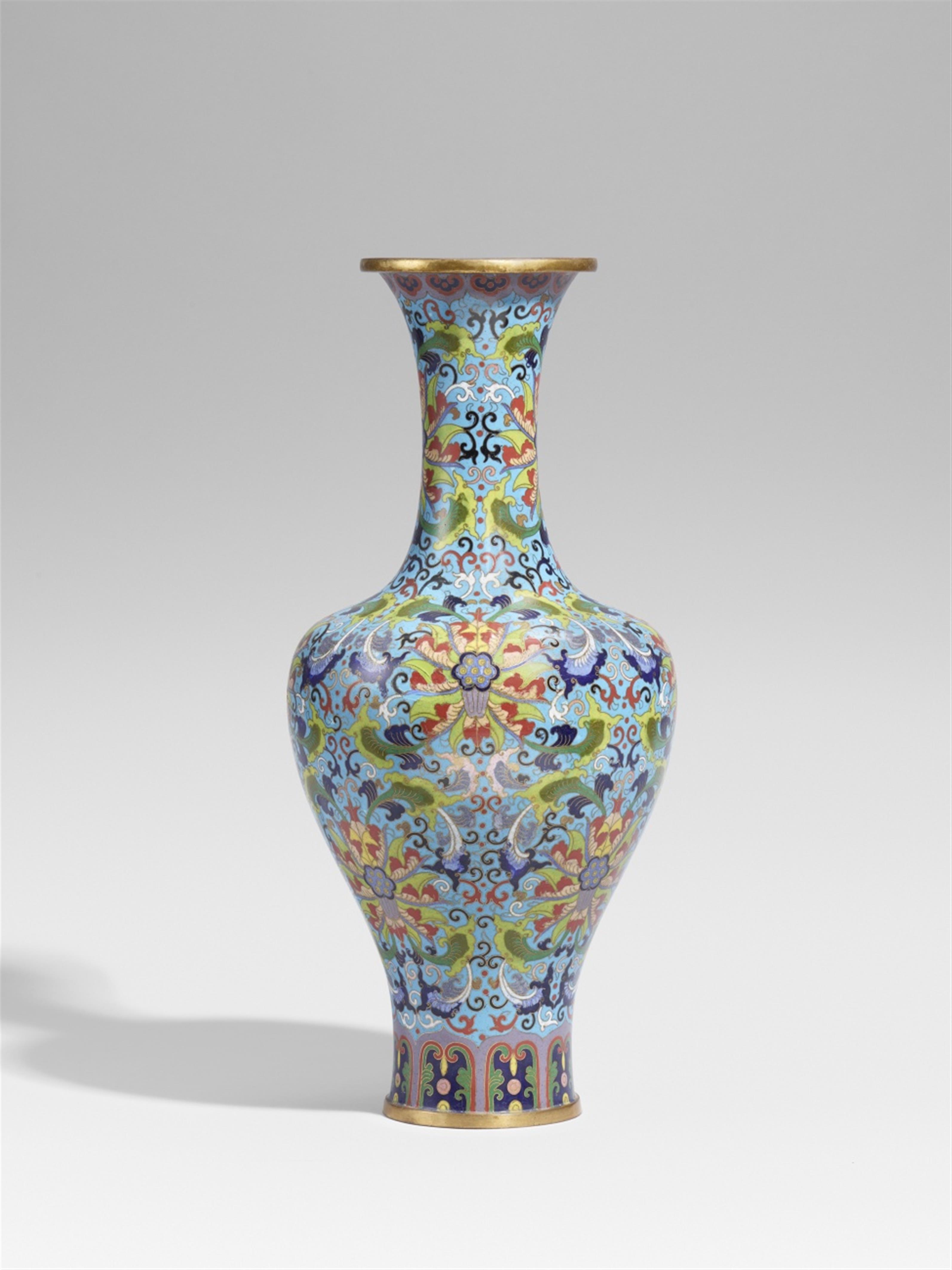 A large cloisonné enamel vase. Late 19th century - image-1