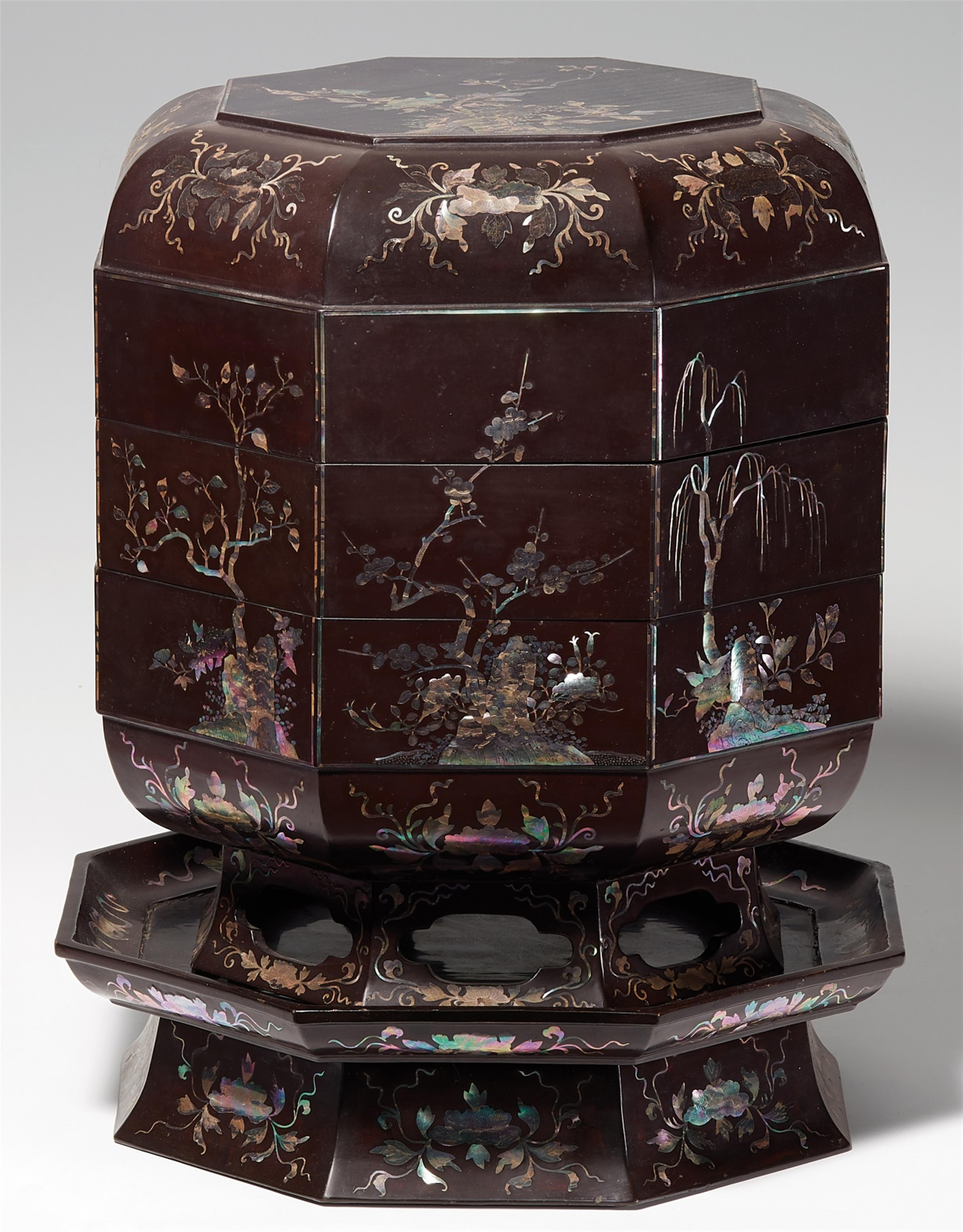 A brown lacquer tiered box and stand. Ryûkyû. 19th century - image-2