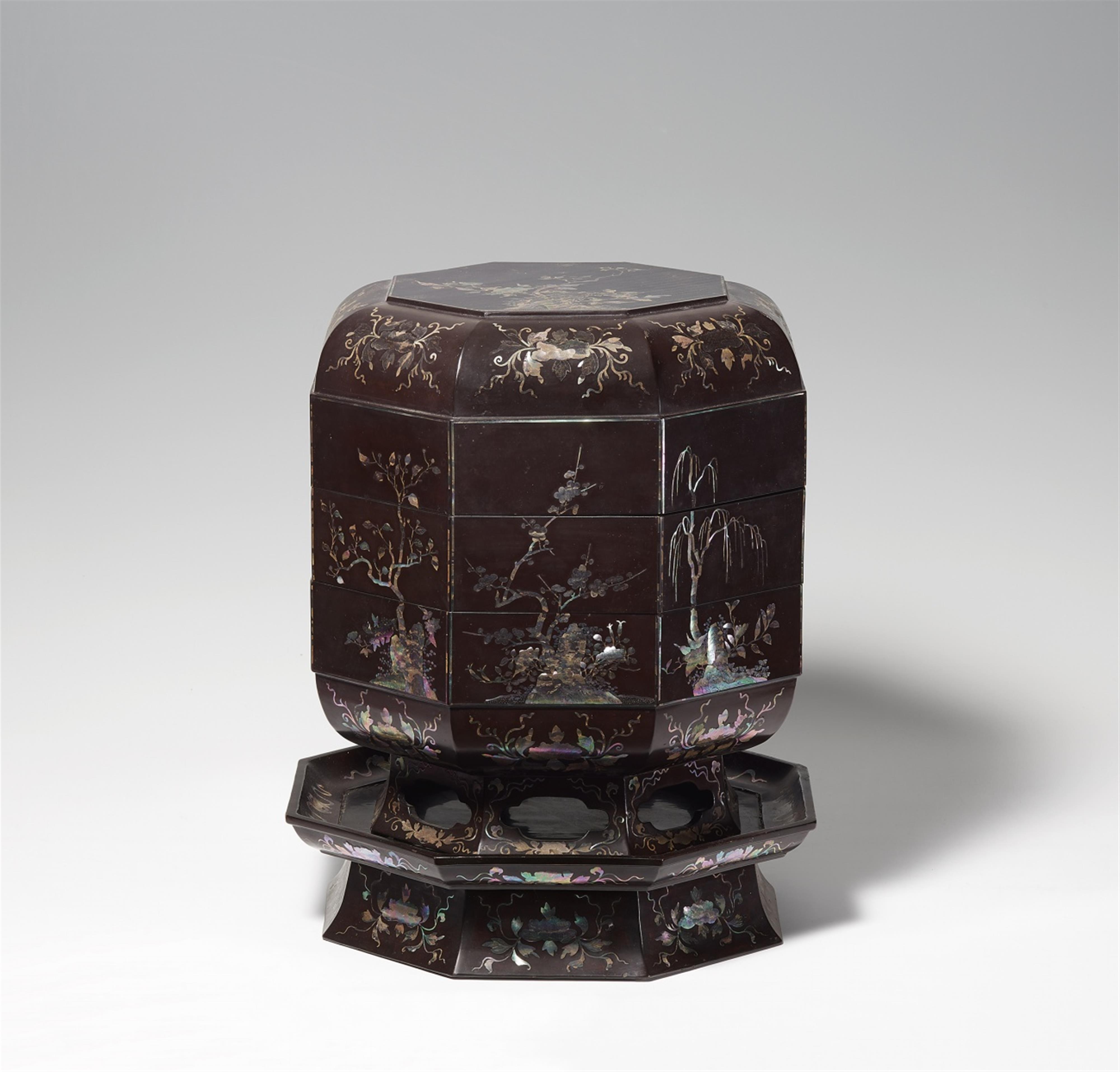 A brown lacquer tiered box and stand. Ryûkyû. 19th century - image-1