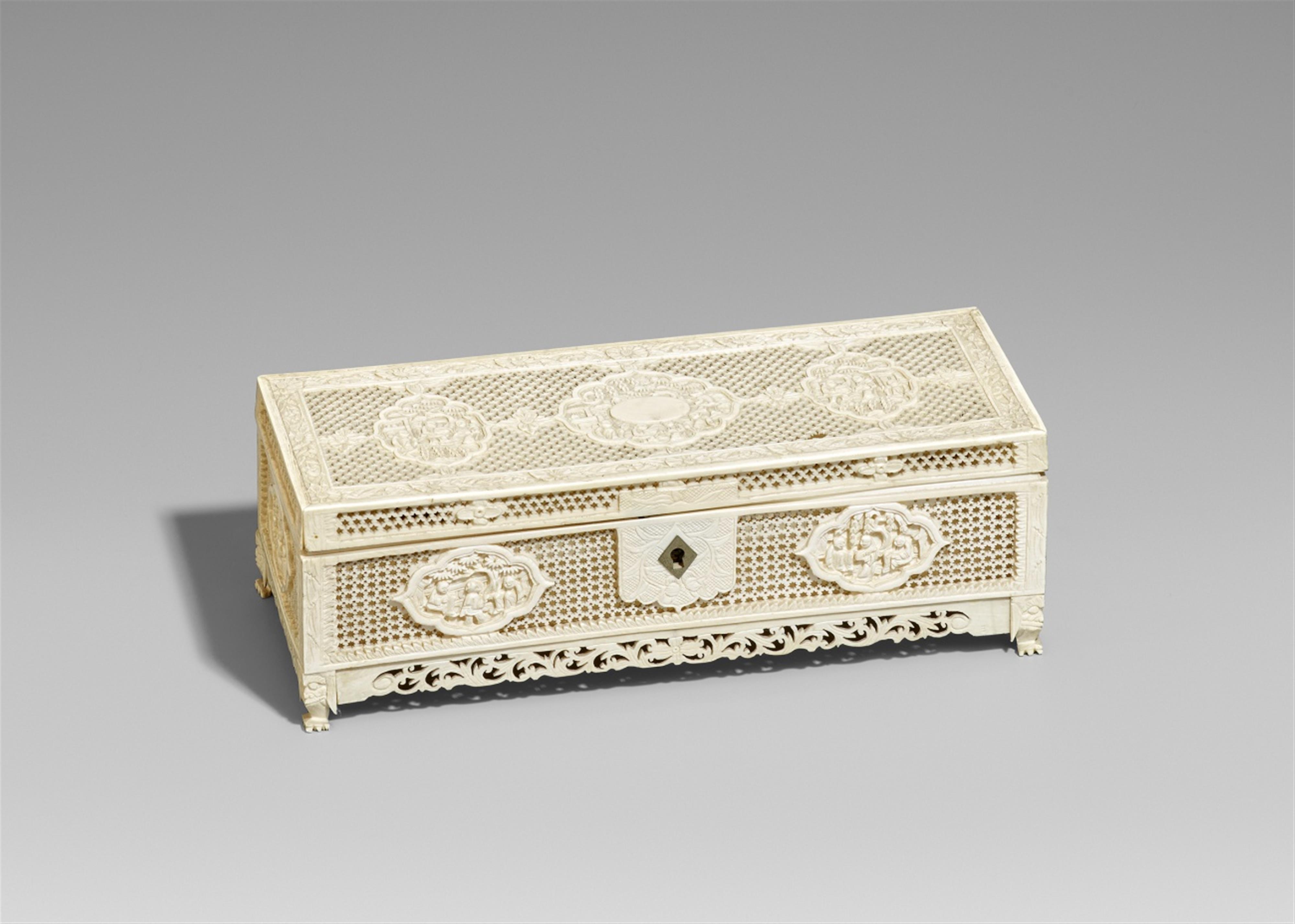 A Canton ivory lidded box. Late 19th century - image-1