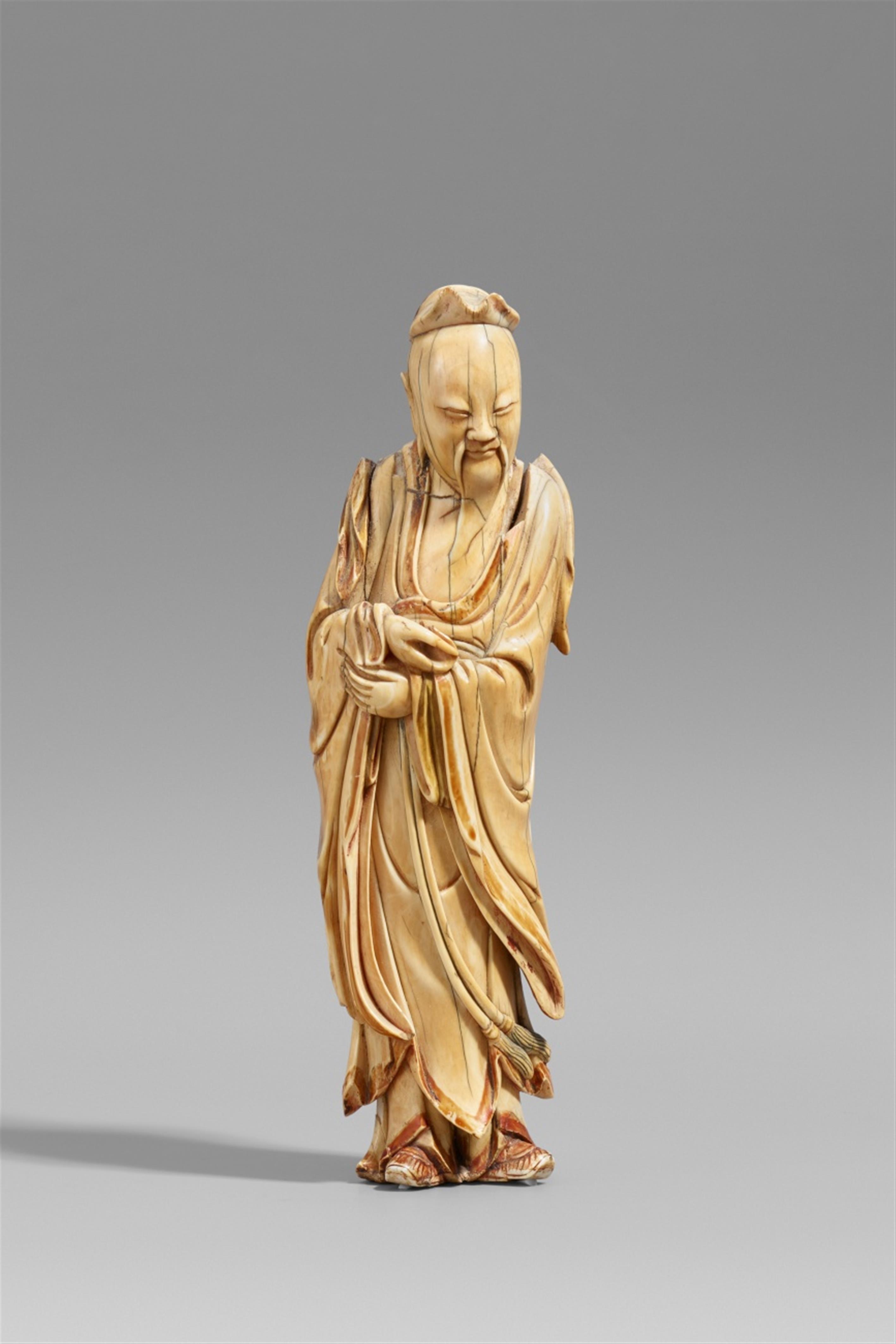 An ivory figure of a scholar or an immortal. Late Ming dynasty, 17th century - image-1