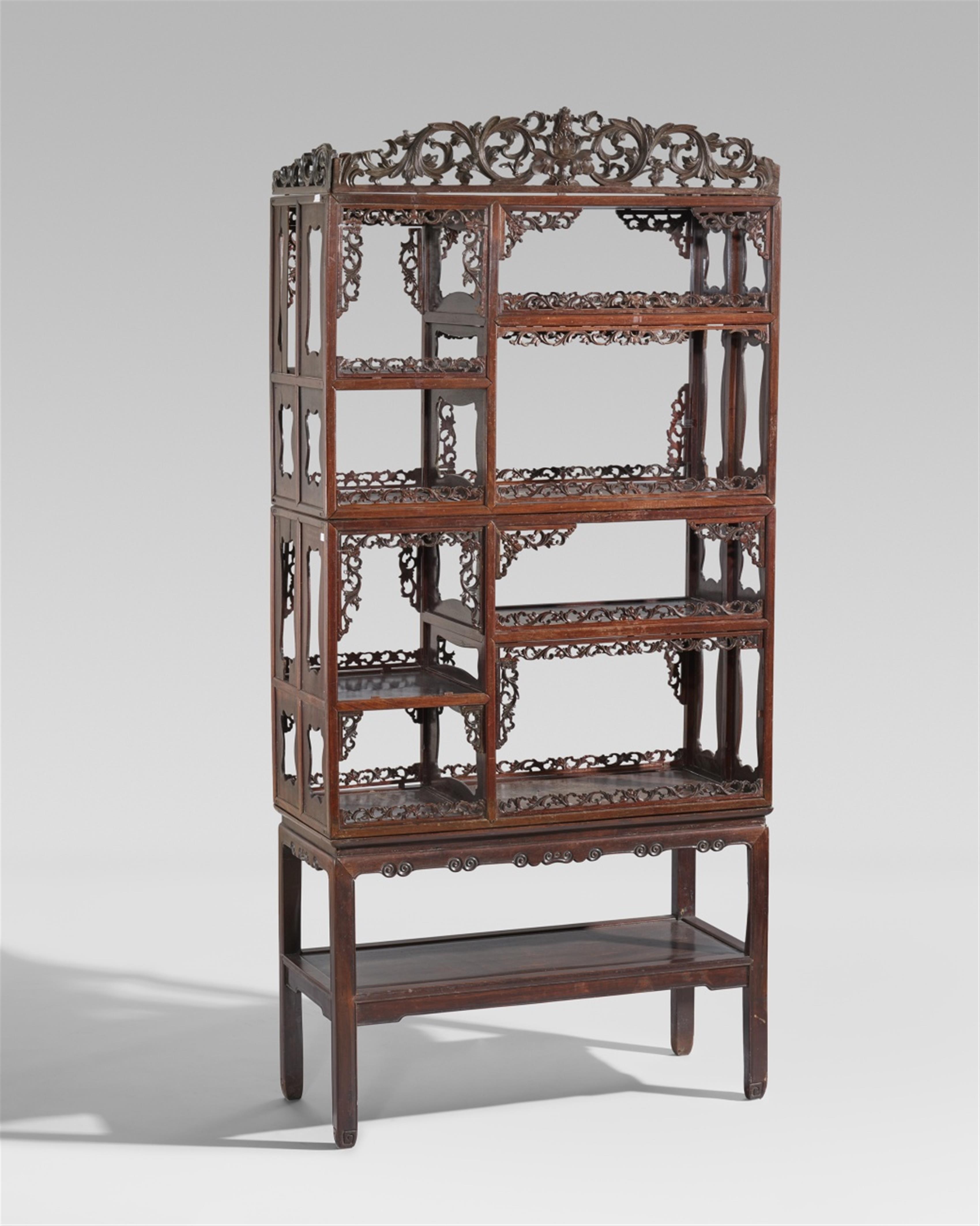 A wood display case. Late 19th century - image-1