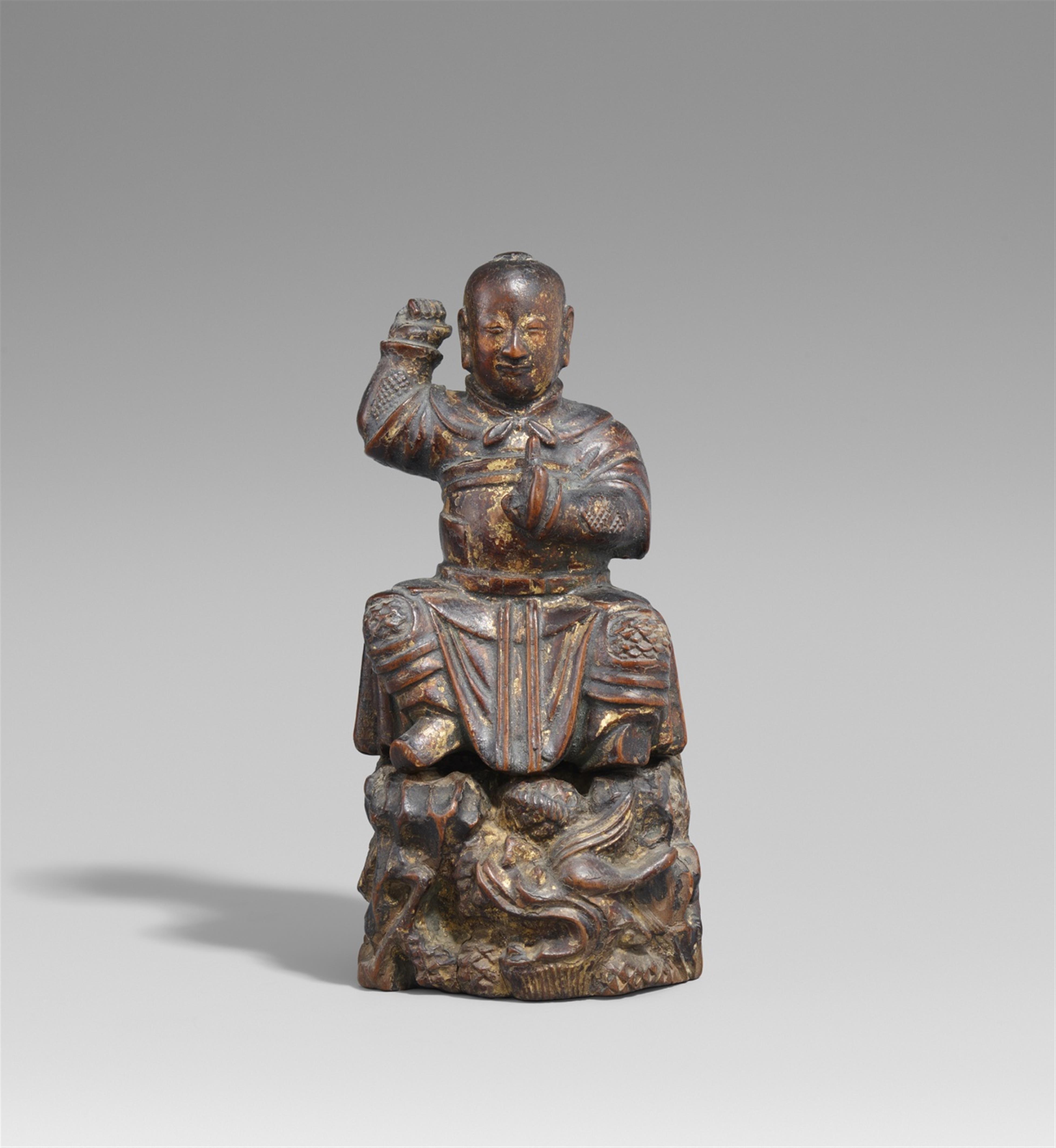 Kleine Figur eines Zhenwu. Holz, über rotbrauner Lackfassung vergoldet. Wohl 17. Jh. - image-1