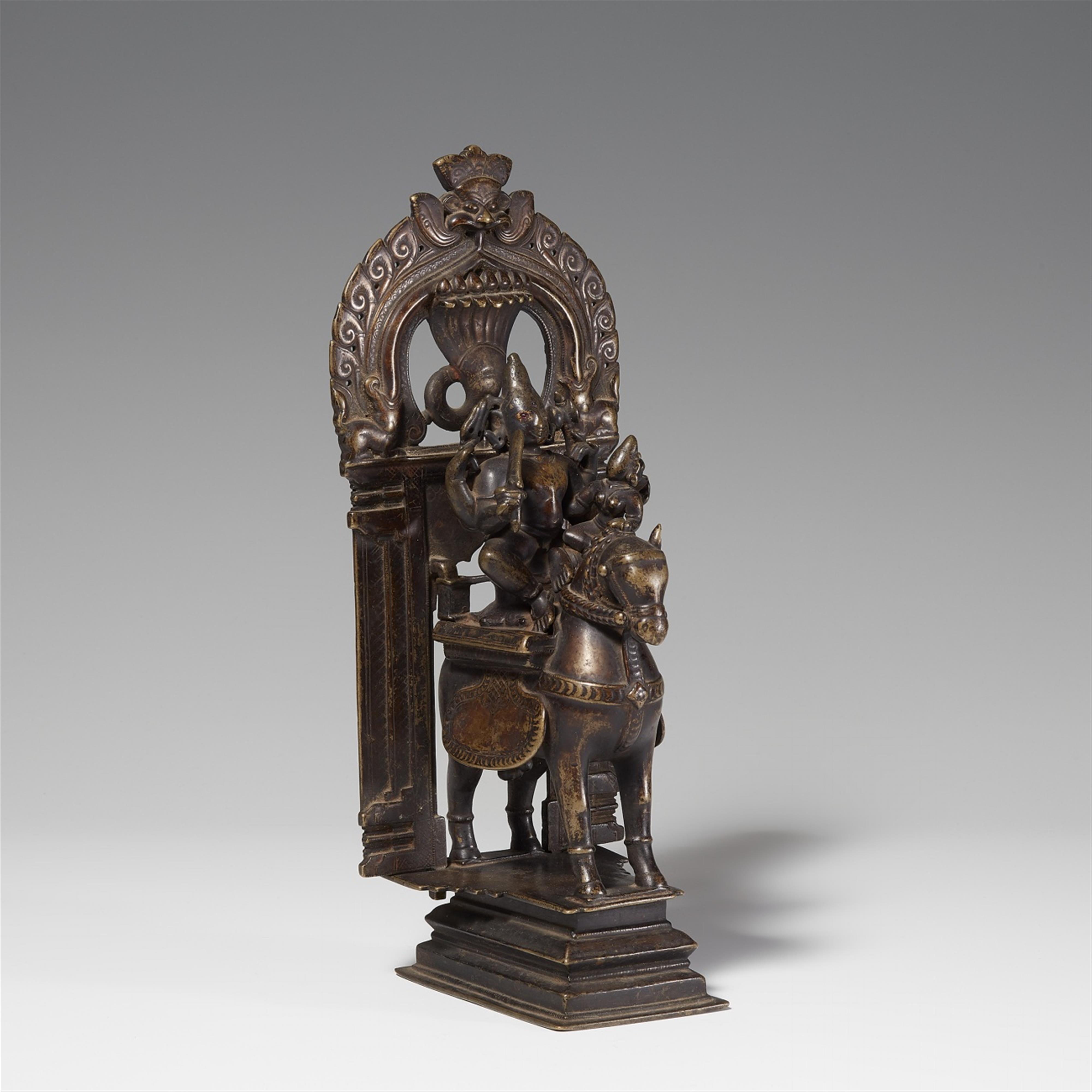 A possibly Maharashtra copper alloy altar of Shiva. 19th century - image-1