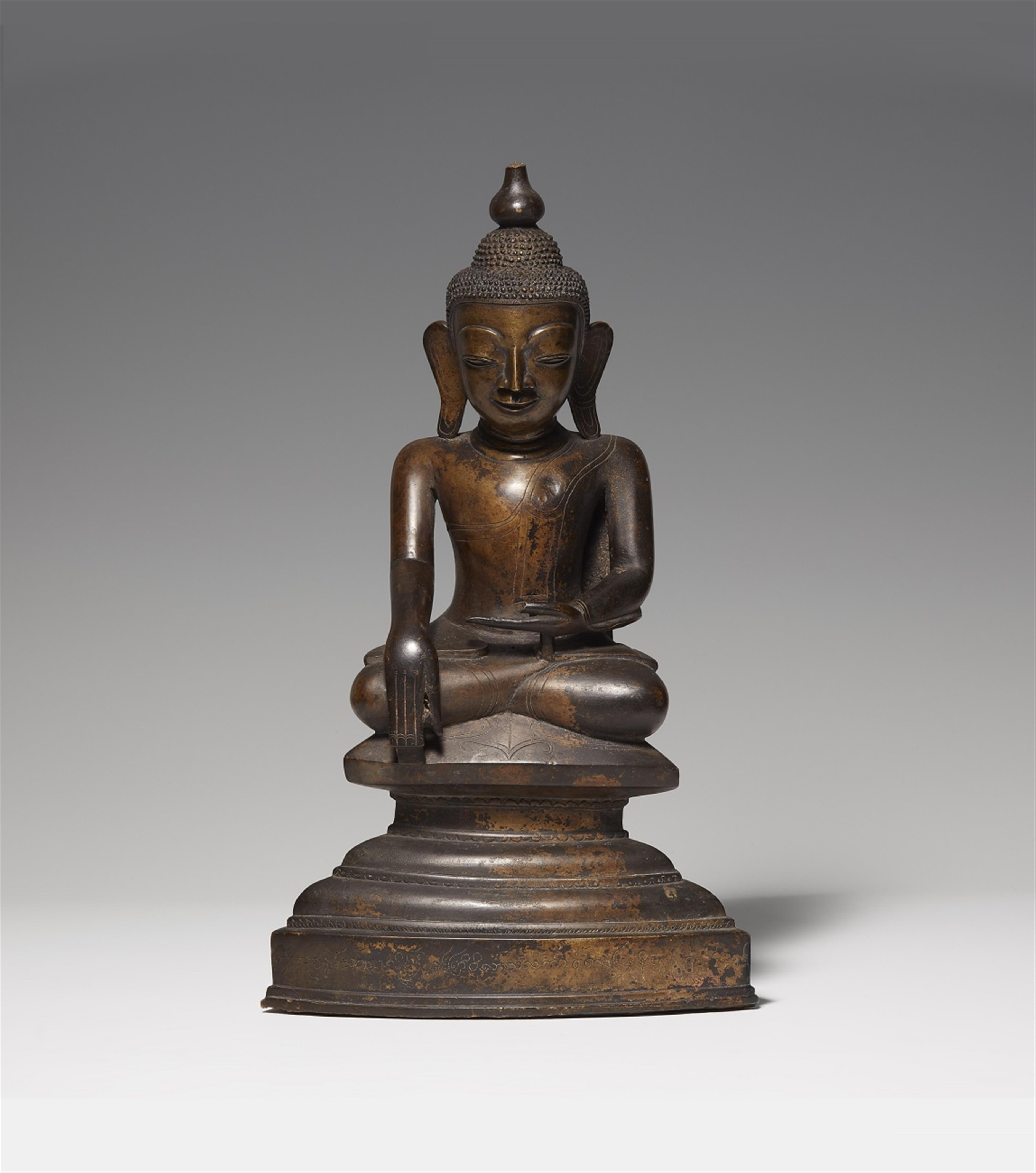 A Burmese Shan style bronze figure of Buddha. Probably 19th century - image-1