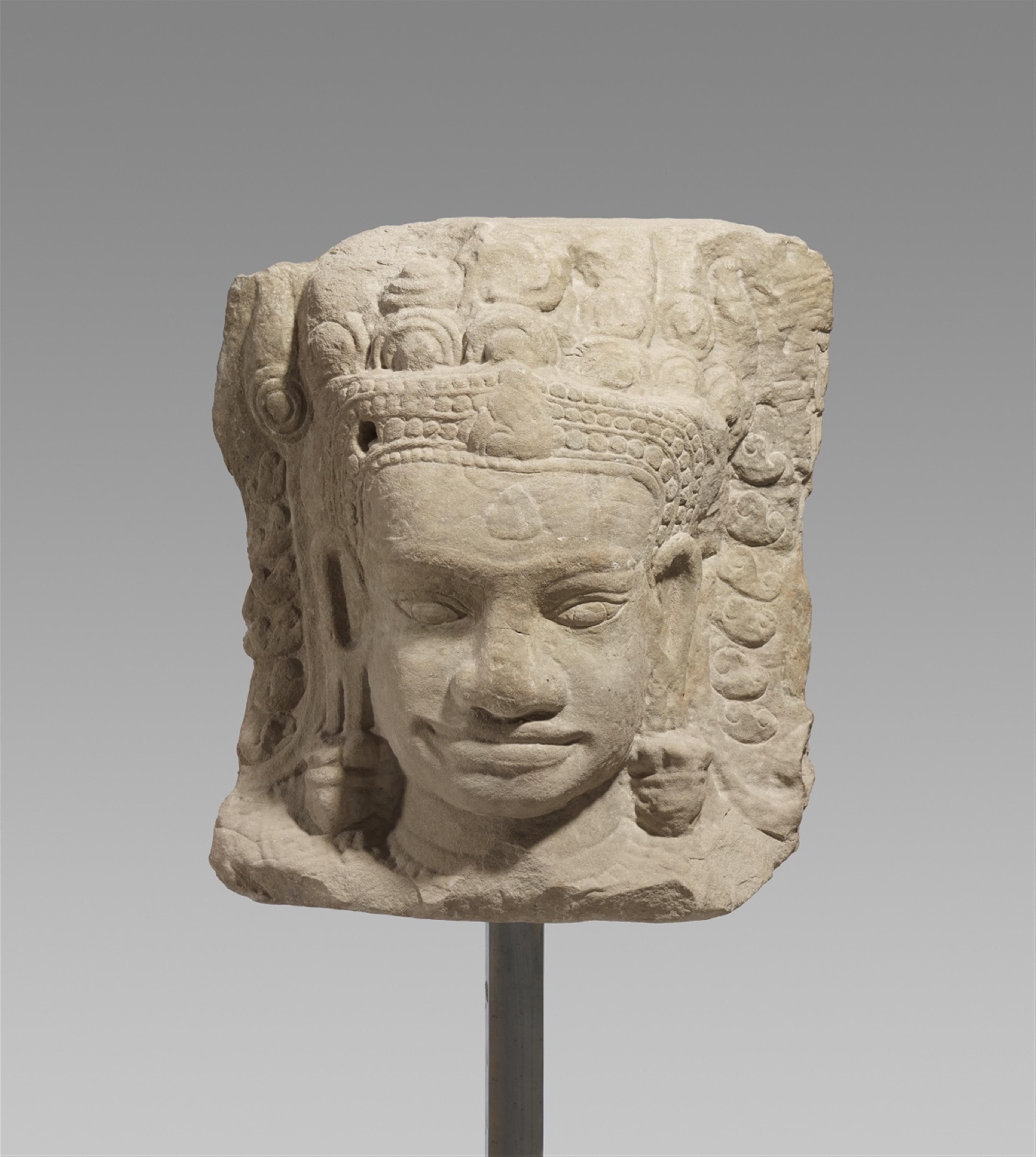 A very large Bayon style sandstone head of a Dvarapala. 12th/13th century - image-1