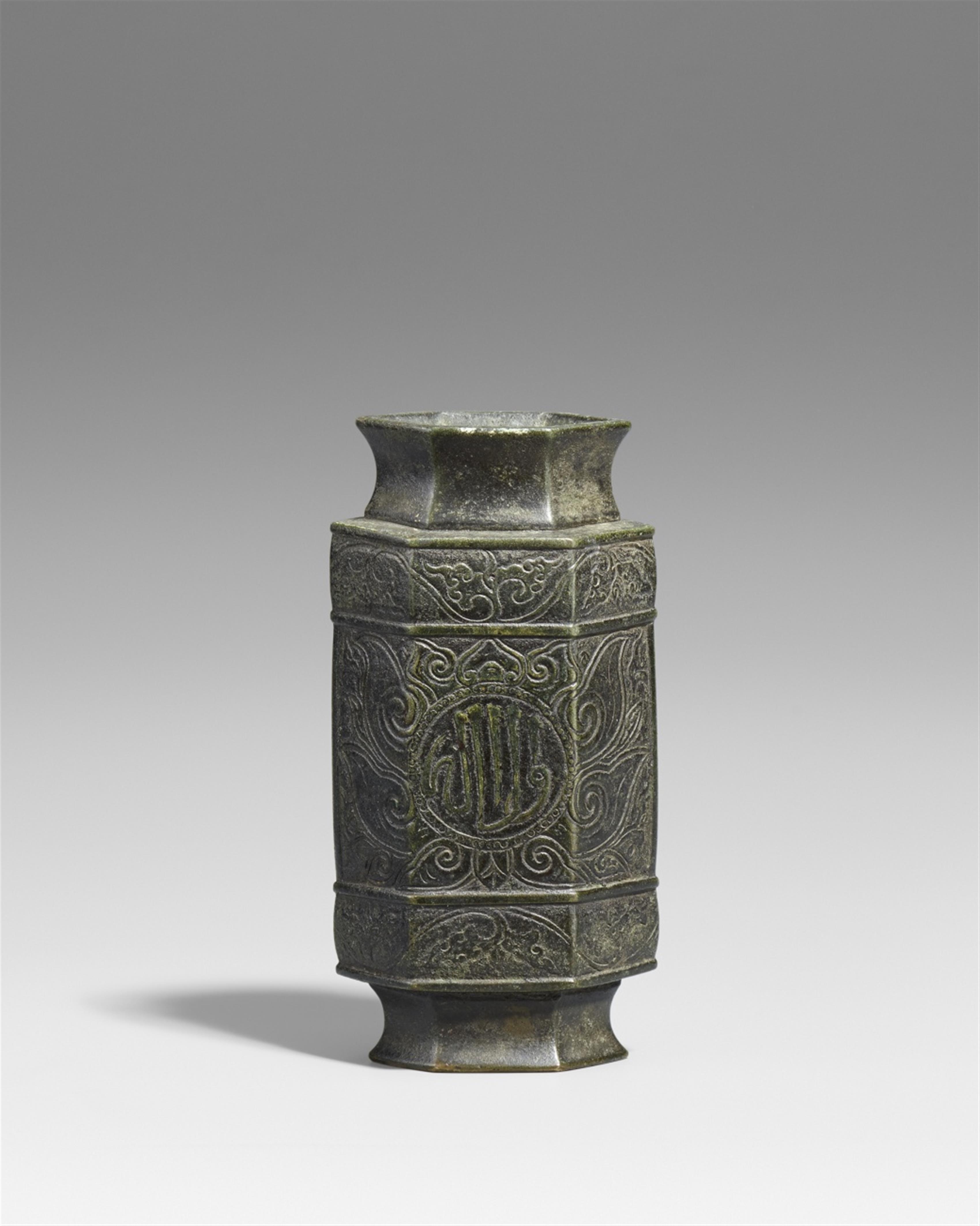 Kleine sechseckige Vase. Bronze. Ming-Zeit - image-1