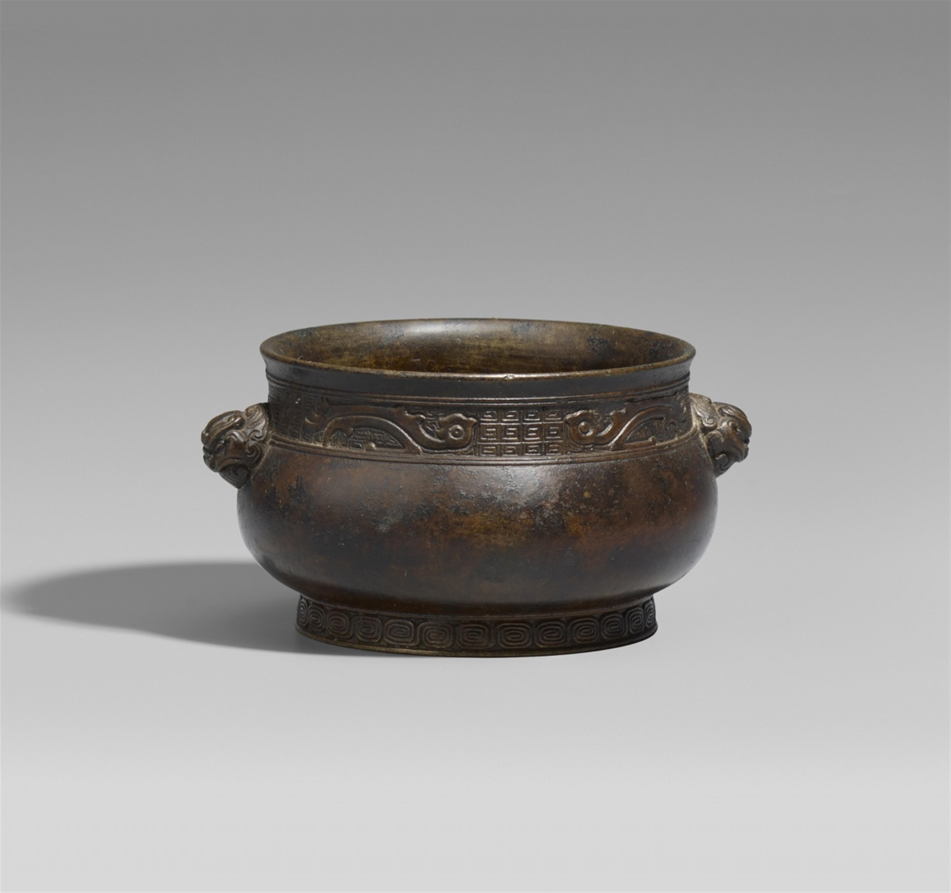 A small bronze incense burner. Ming dynasty - image-1