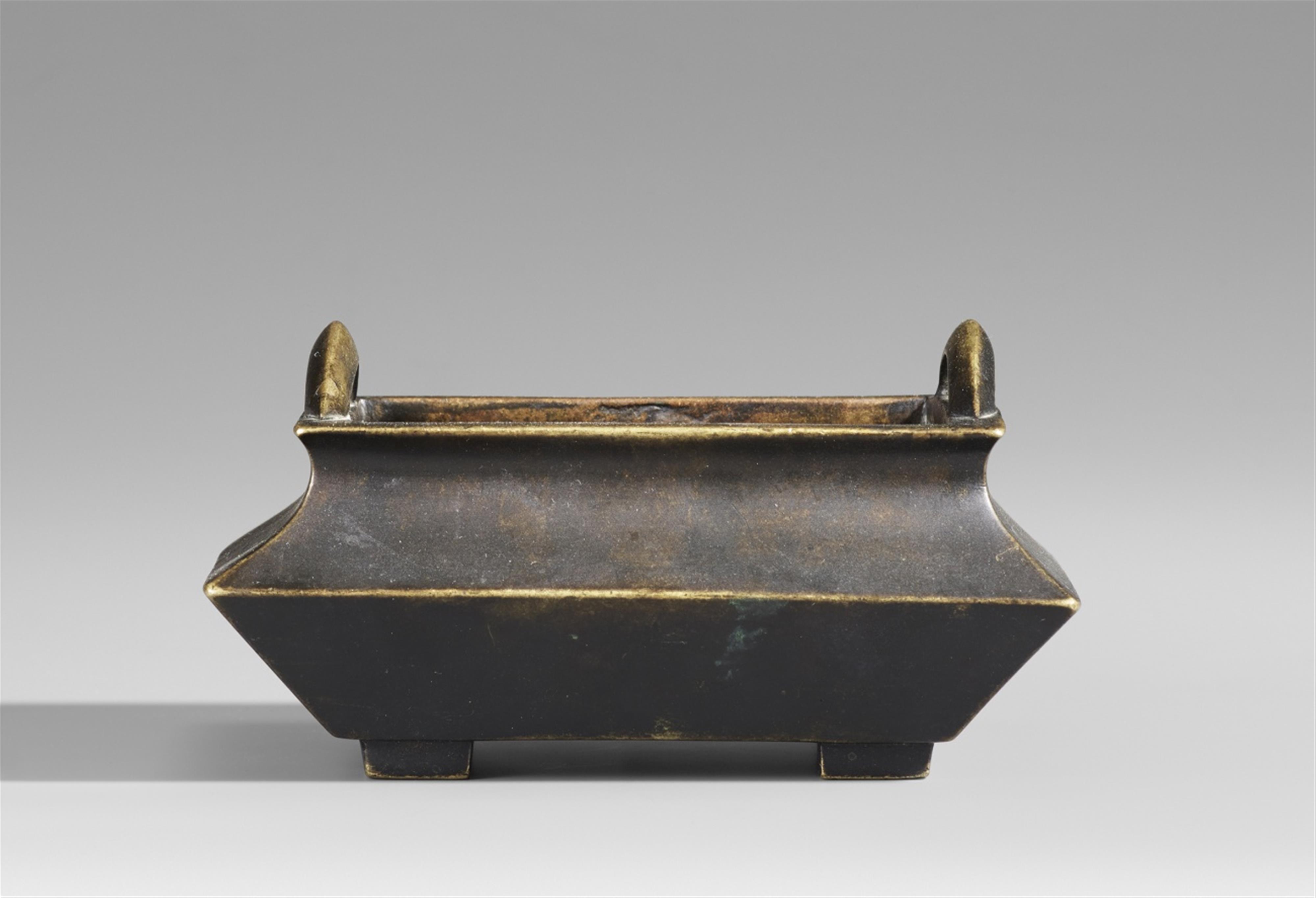 A rectangular incense burner. Early Qing dynasty - image-1