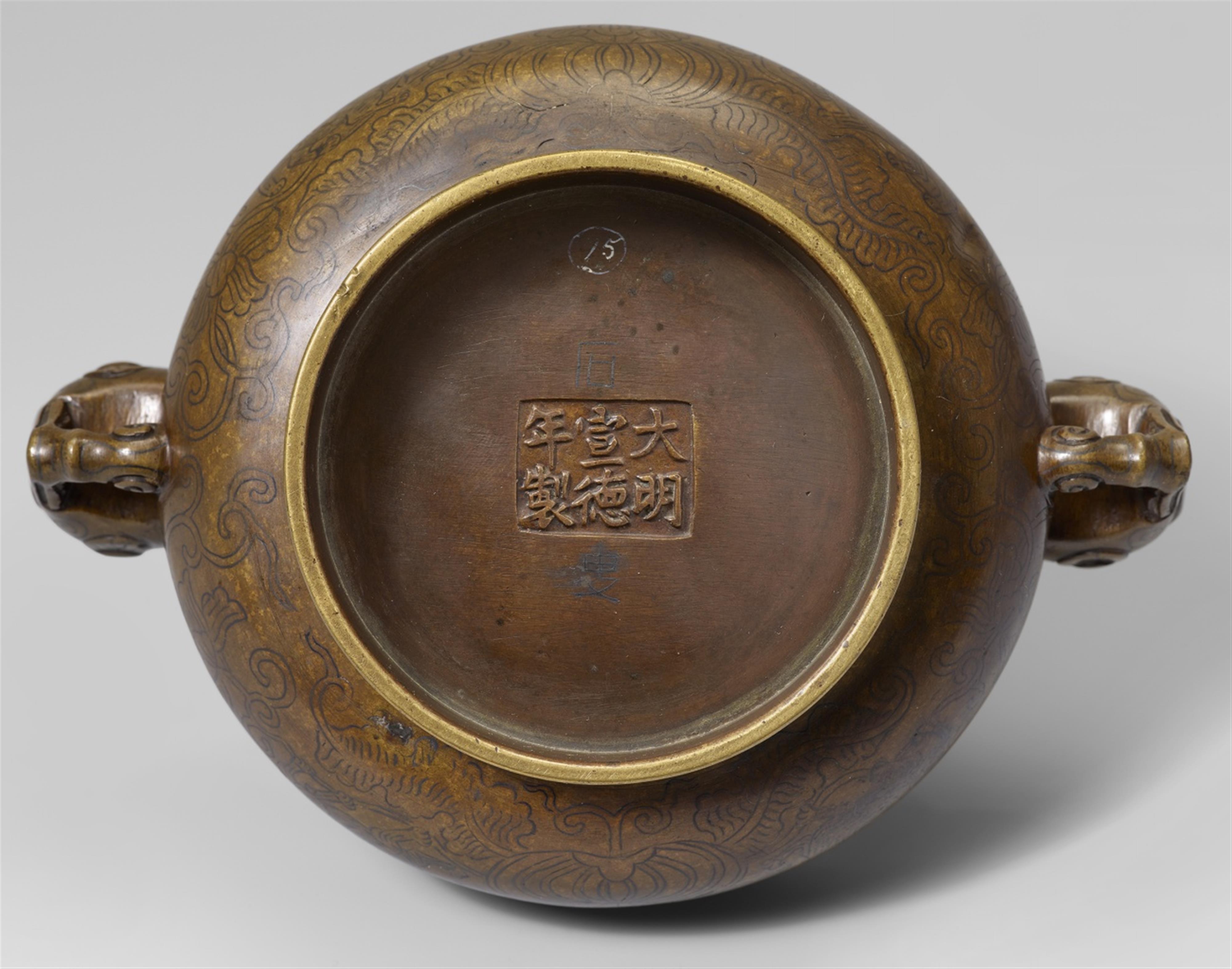 A yellowish bronze incense burner. Ming dynasty, 16th/17th century - image-2