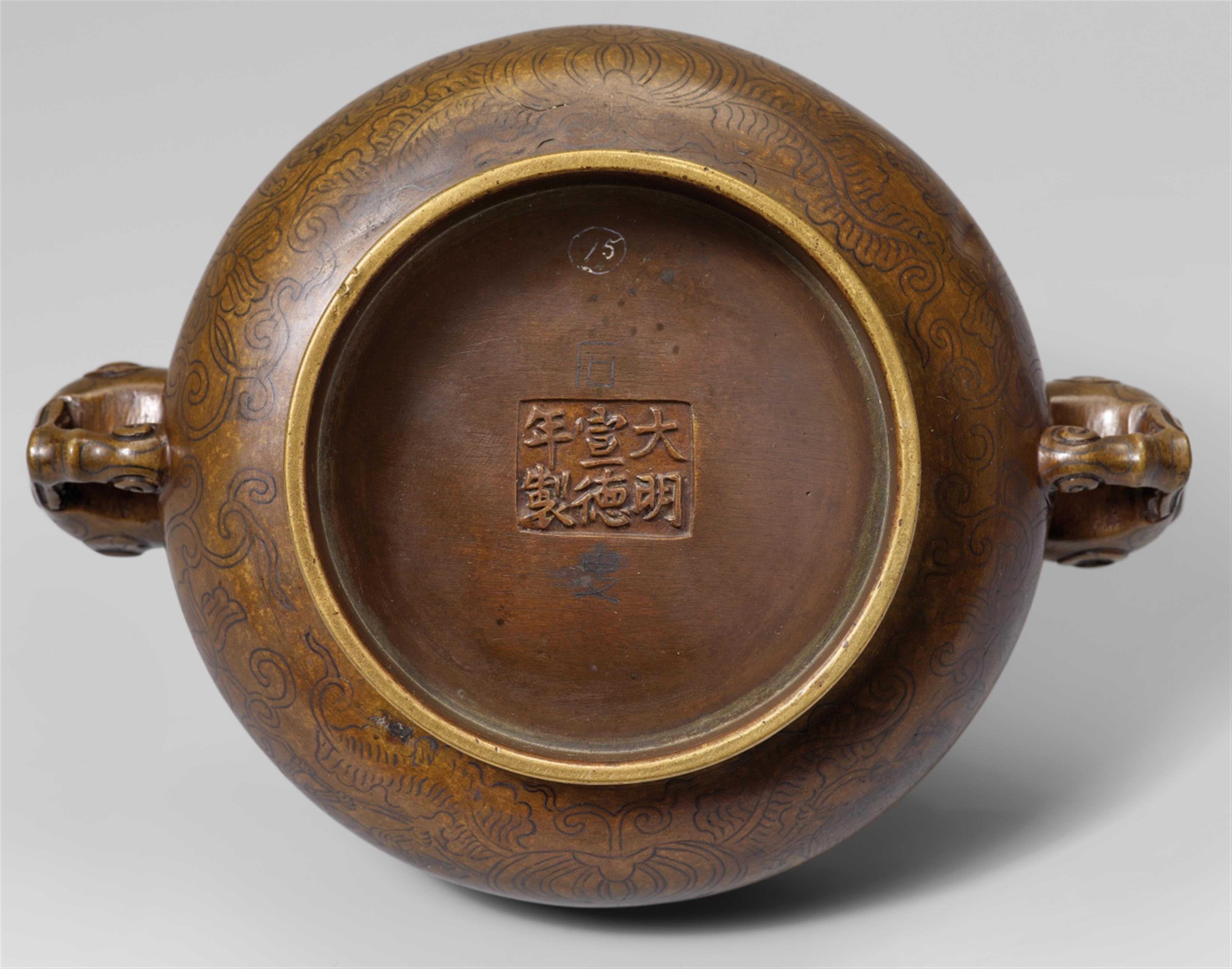 A yellowish bronze incense burner. Ming dynasty, 16th/17th century - image-4