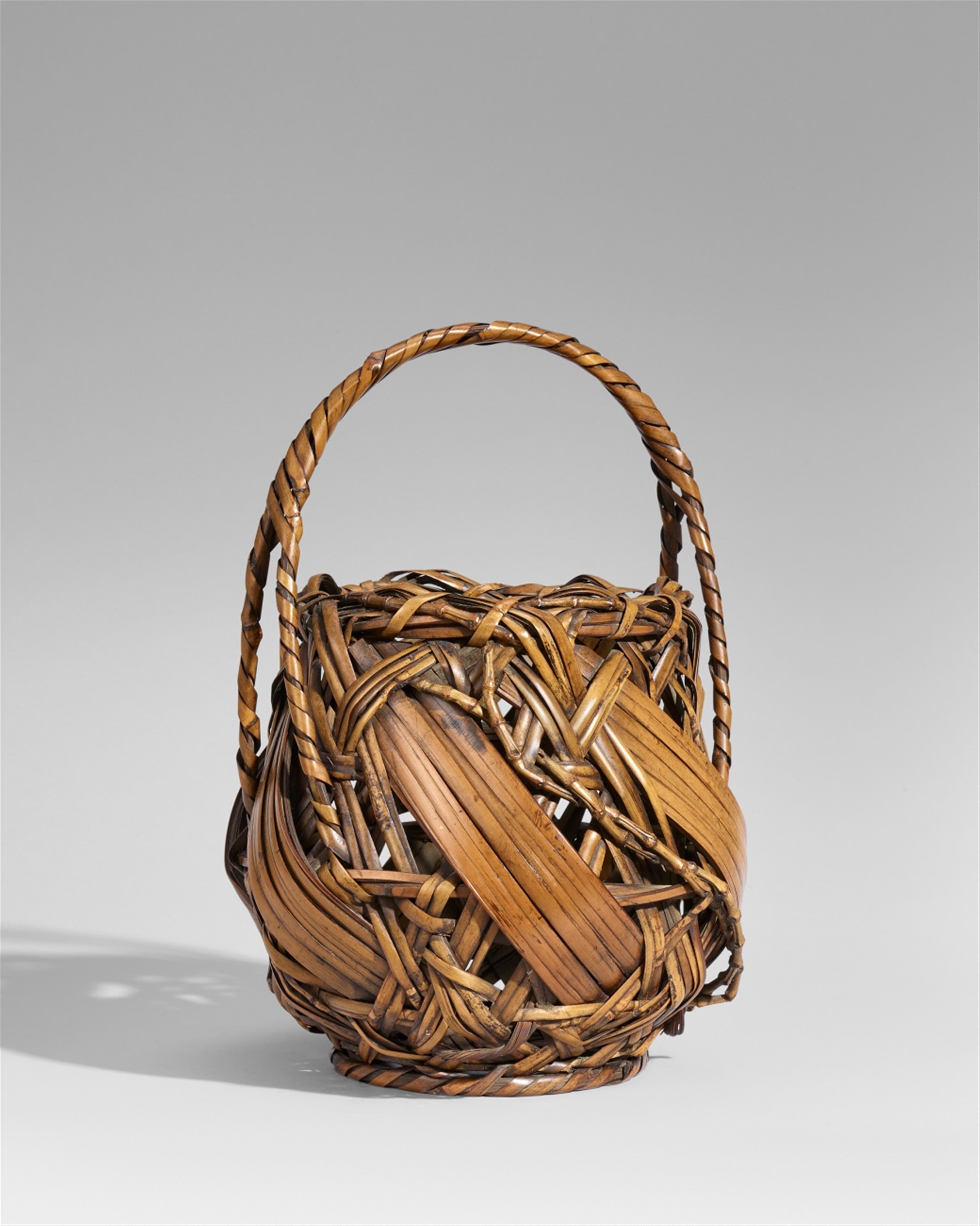 A bamboo ikebana basket. 20th century - image-1