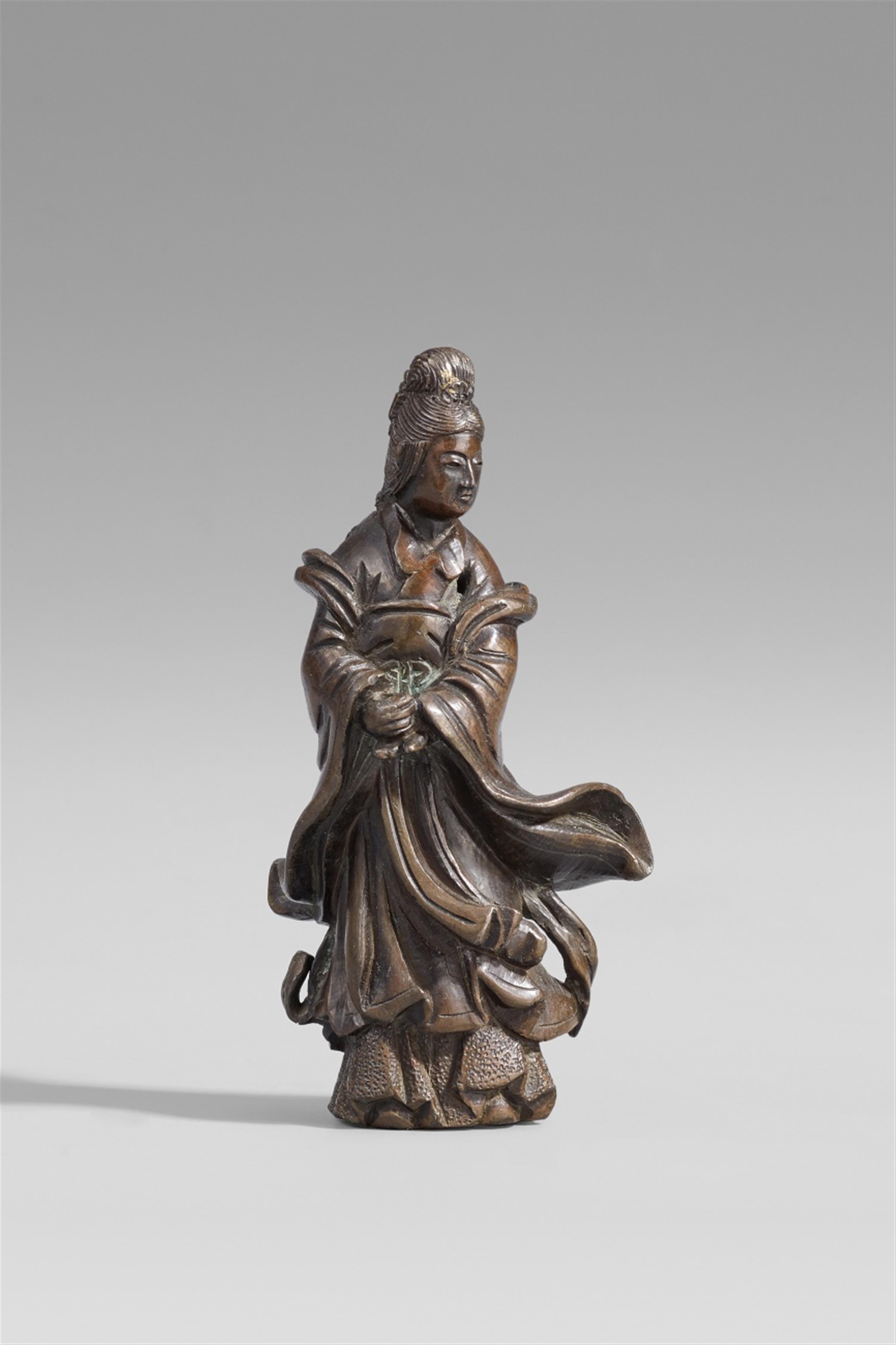 A small bronze figure of a Daoist deity, possibly Xiwangmu. 19th century - image-1