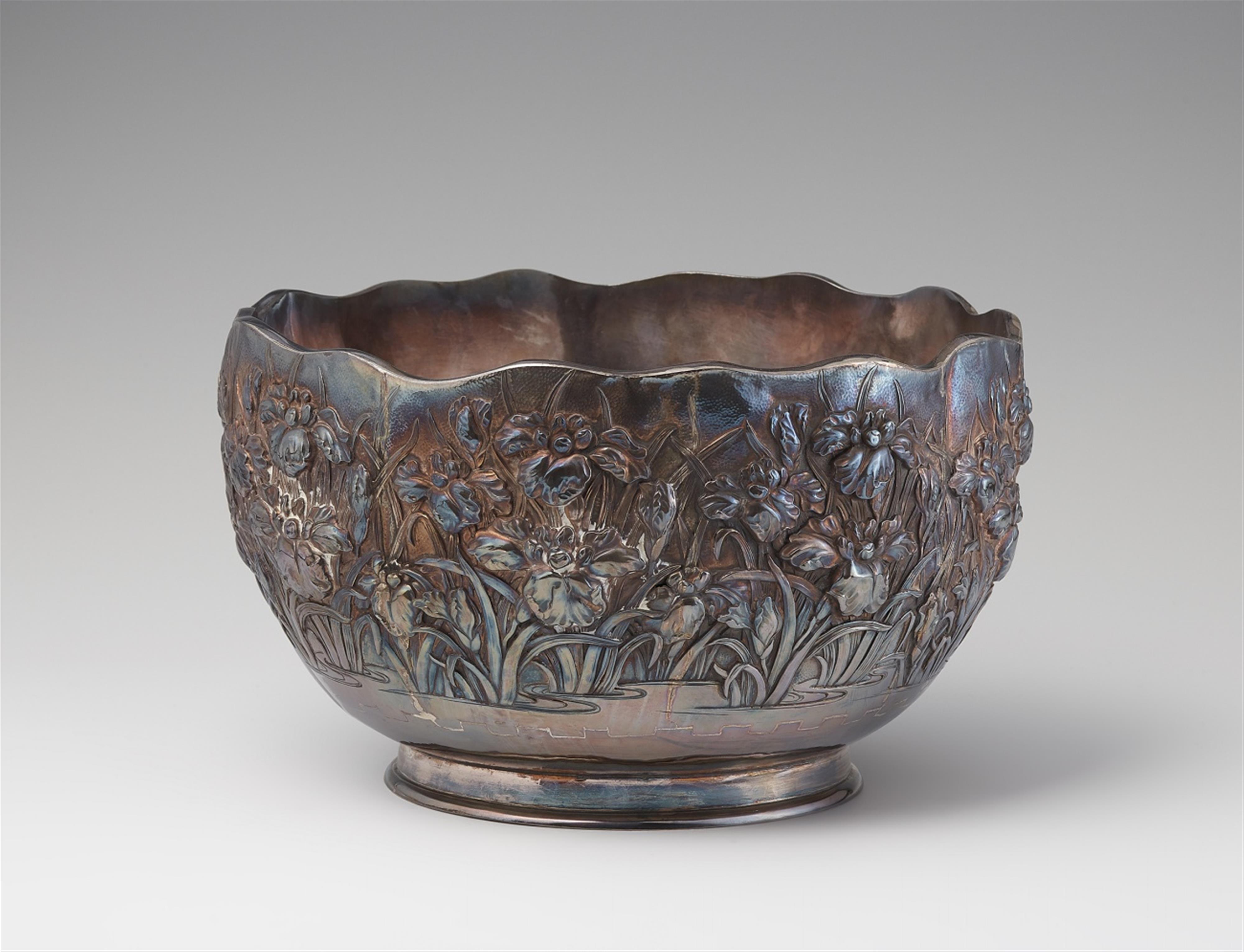 A large double-walled silver bowl. Around 1900 - image-1