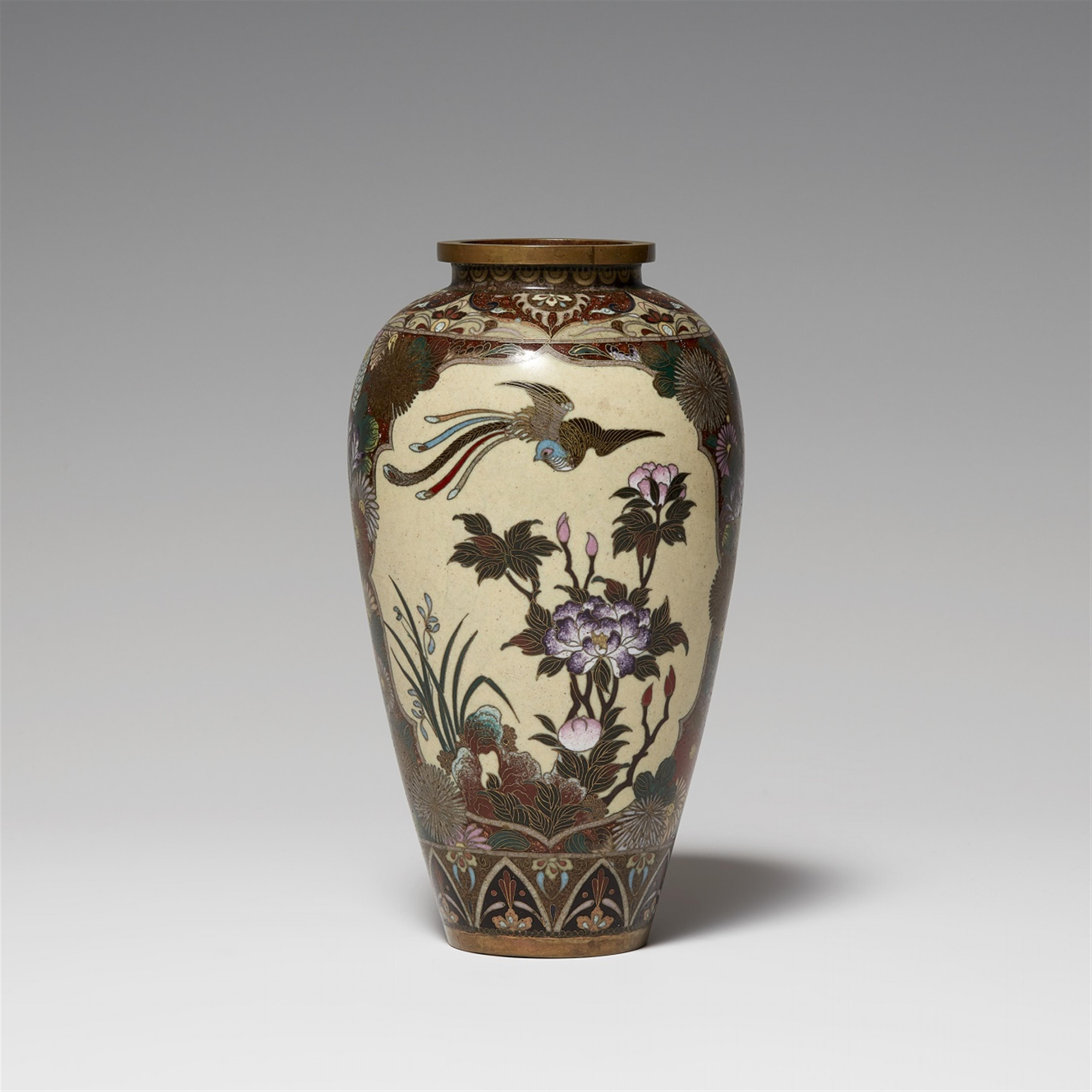 A cloisonné enamel vase. Late 19th century - image-1