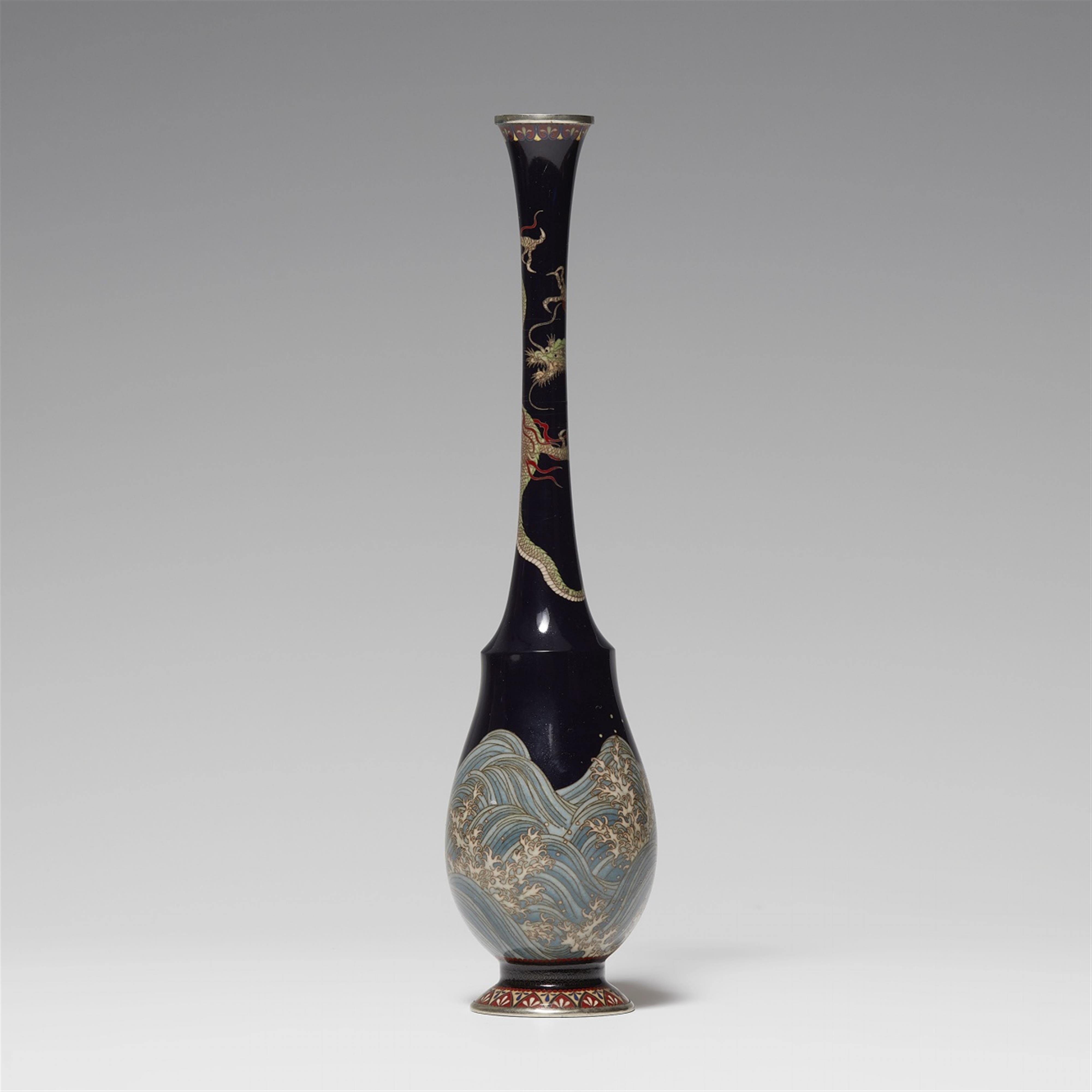 A slender and elegant cloisonné enamel vase. Late 19th century - image-1