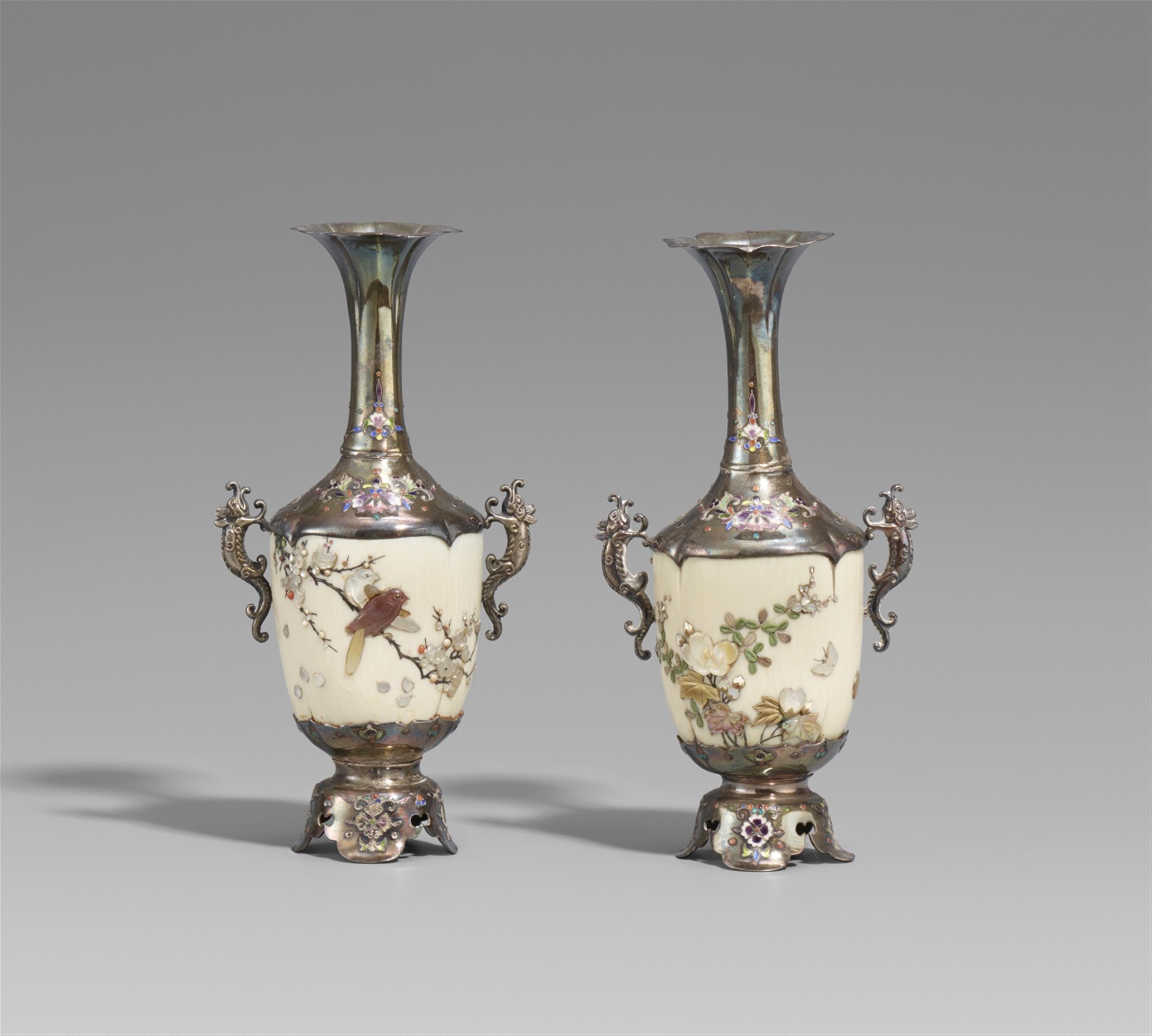 A pair of silver and ivory Shibayama vases. Late 19th century - image-1