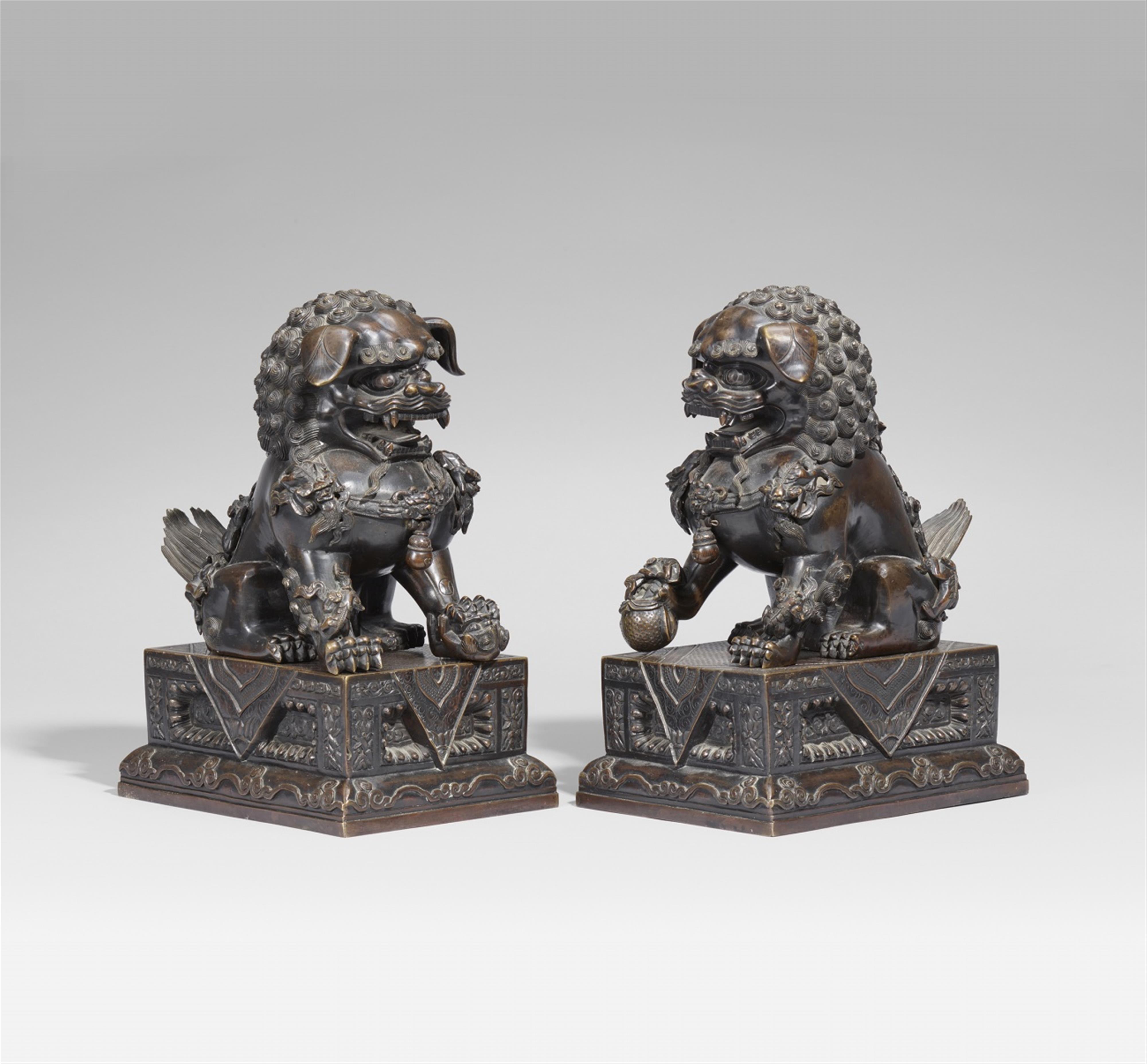 A pair of bronze lions. Late 19th century - image-1