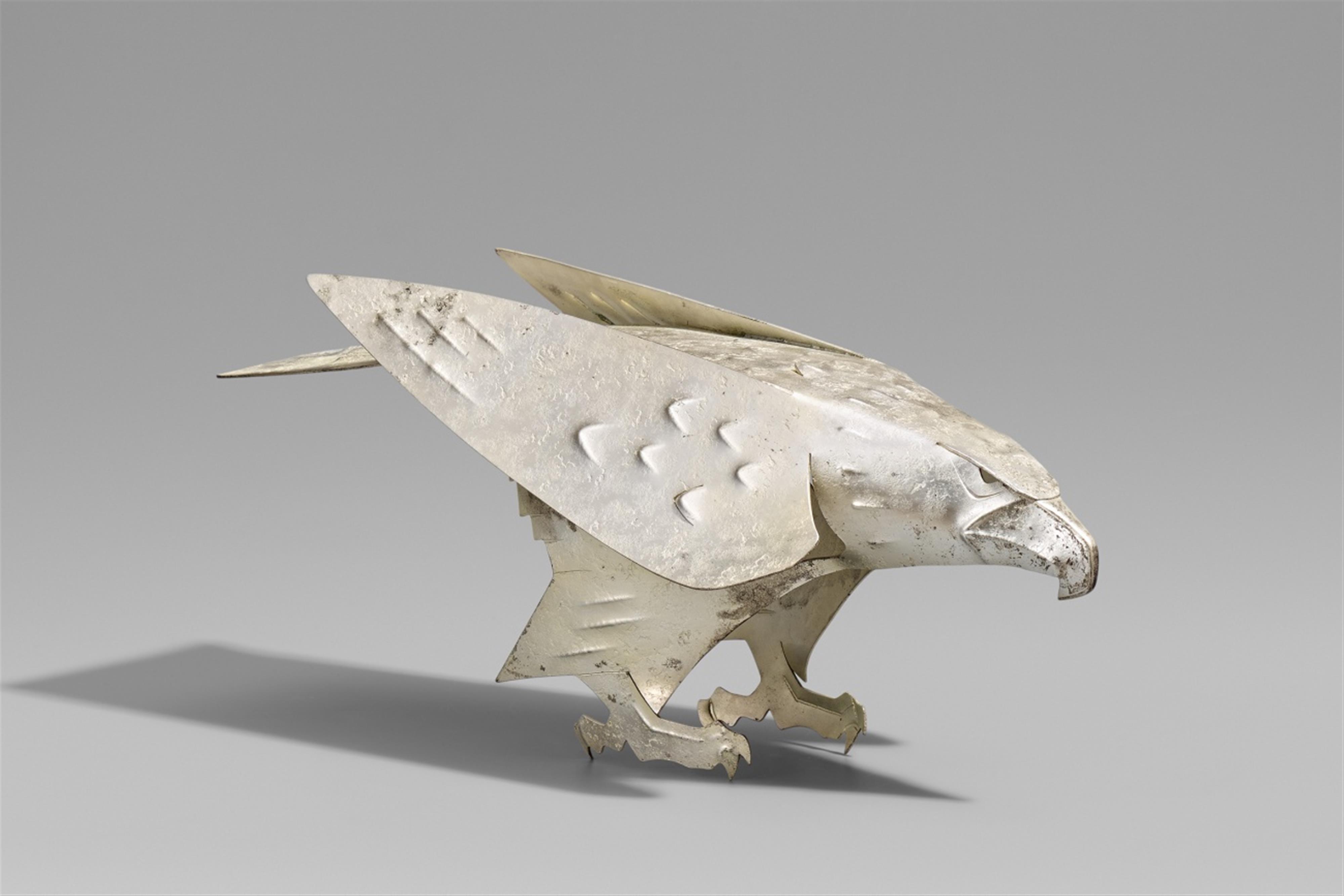 A silvery sheet metal figure of a falcon by Katô Sôgan (1899-1995). Around 1950-1970 - image-1