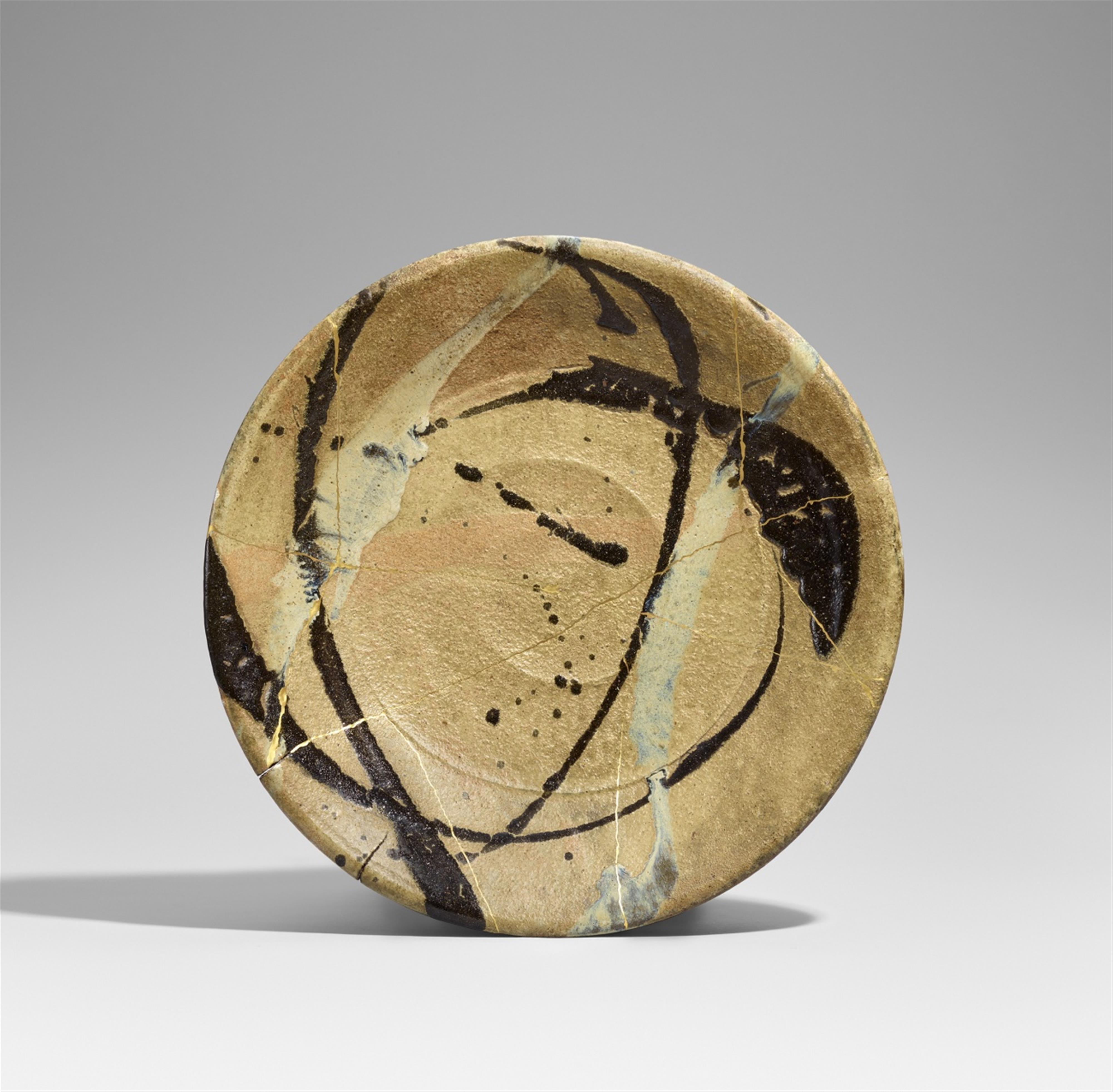 A very large Karatsu/Shodai plate with kintsugi. 18th/19th century - image-1