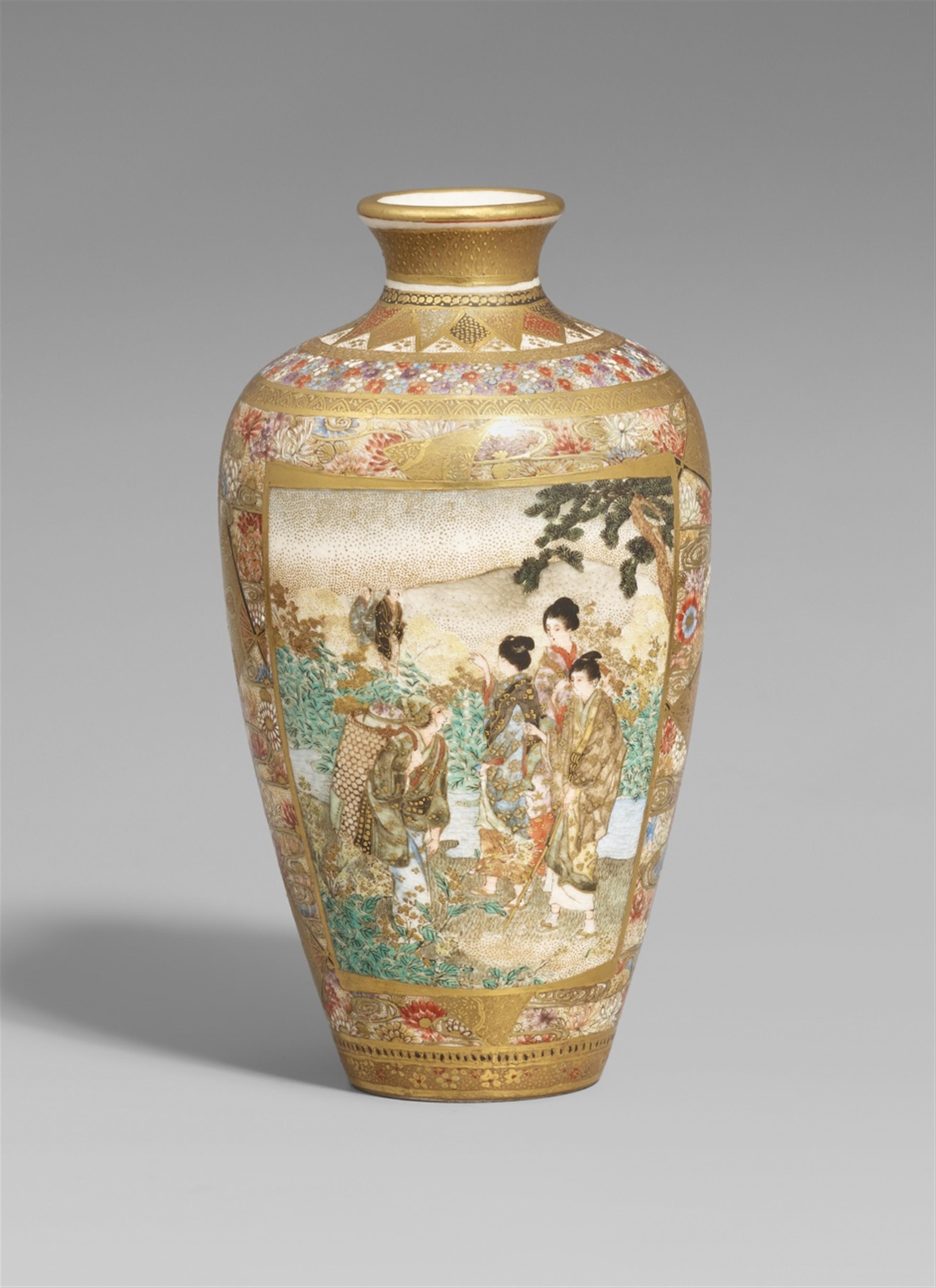 A small Satsuma vase. Kyoto. Late 19th century - image-1