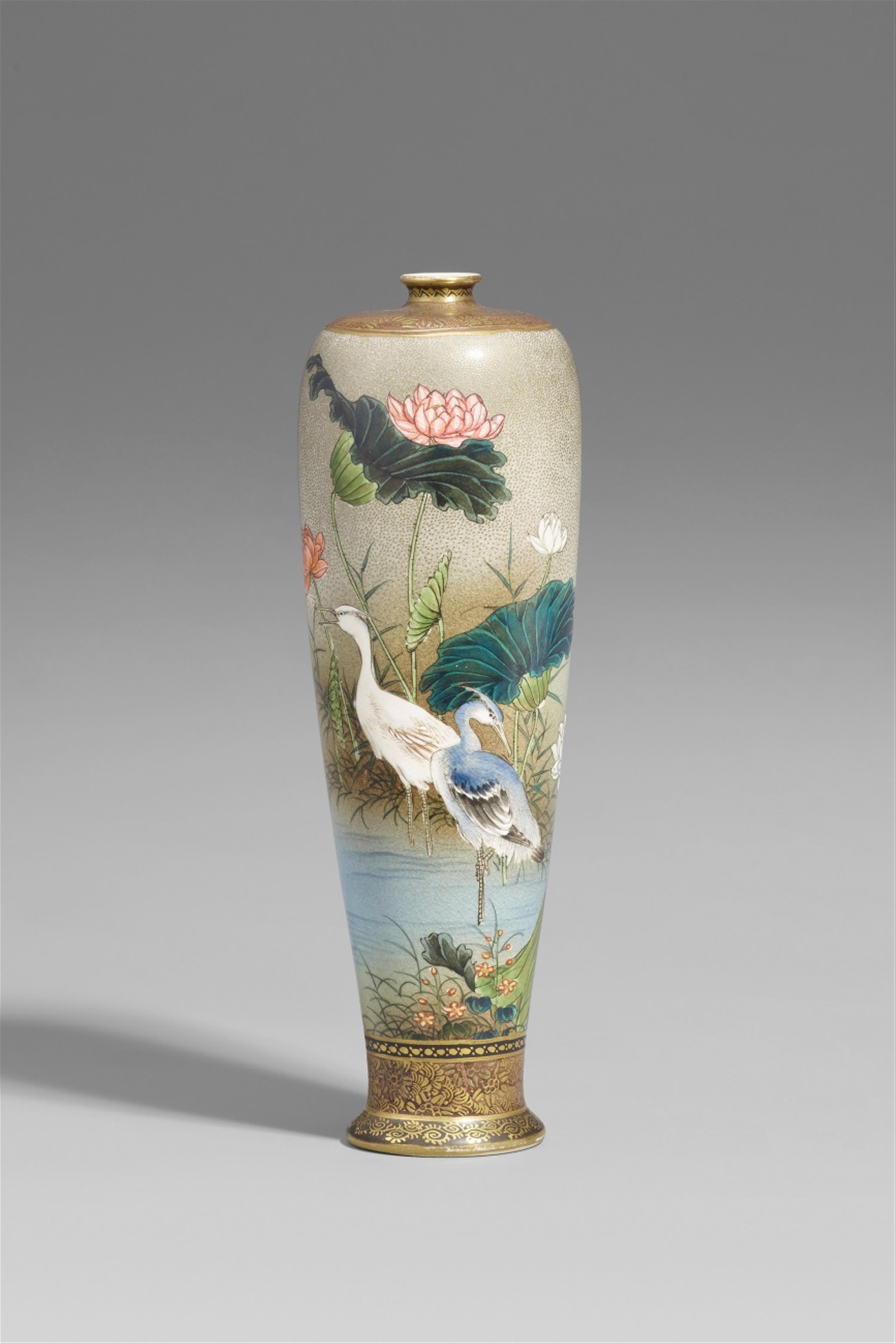 Sehr schlanke Satsuma-Vase. Kyoto. Spätes 19. Jh. - image-1