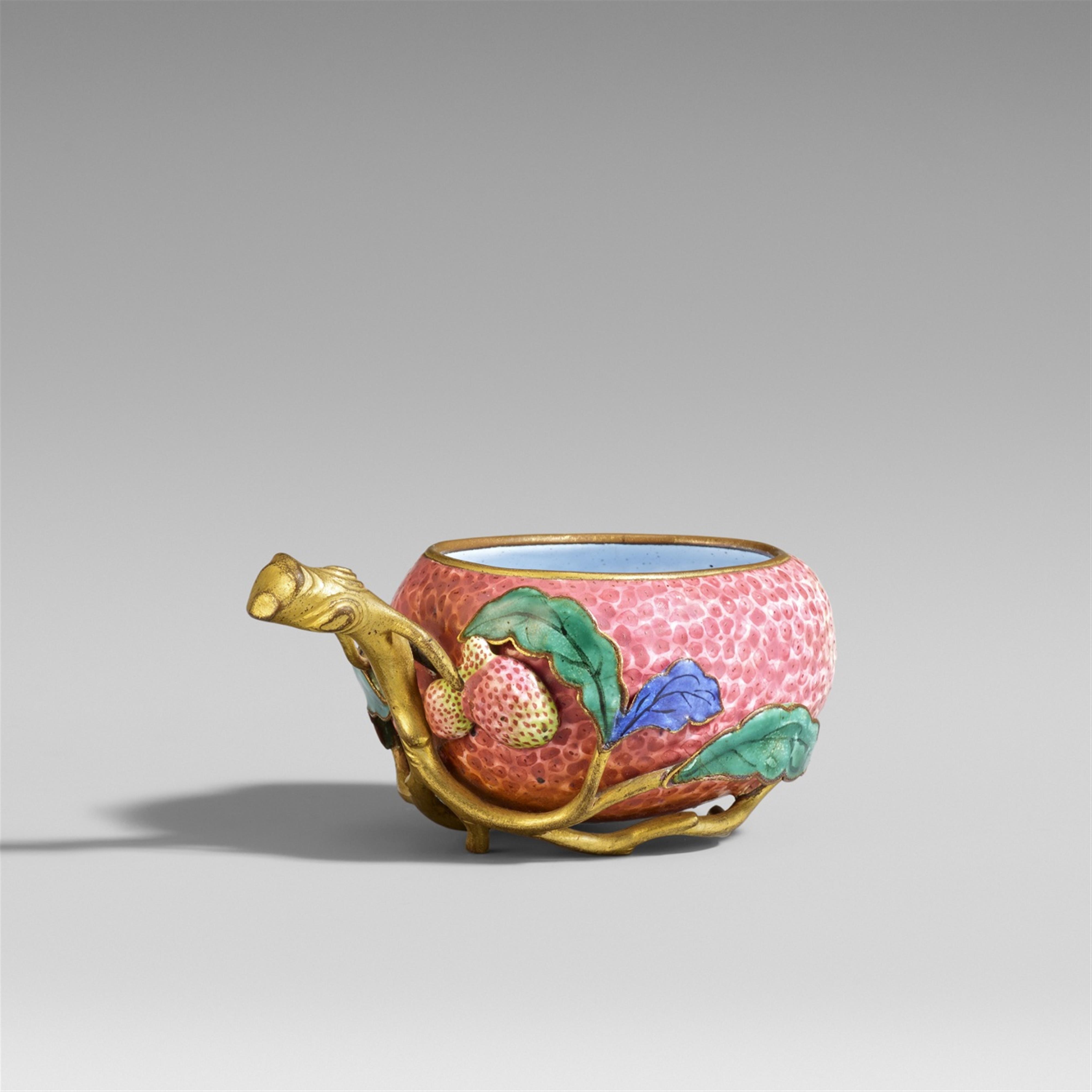 A small painted enamel on copper lychee-shaped brush washer. 18th century - image-1