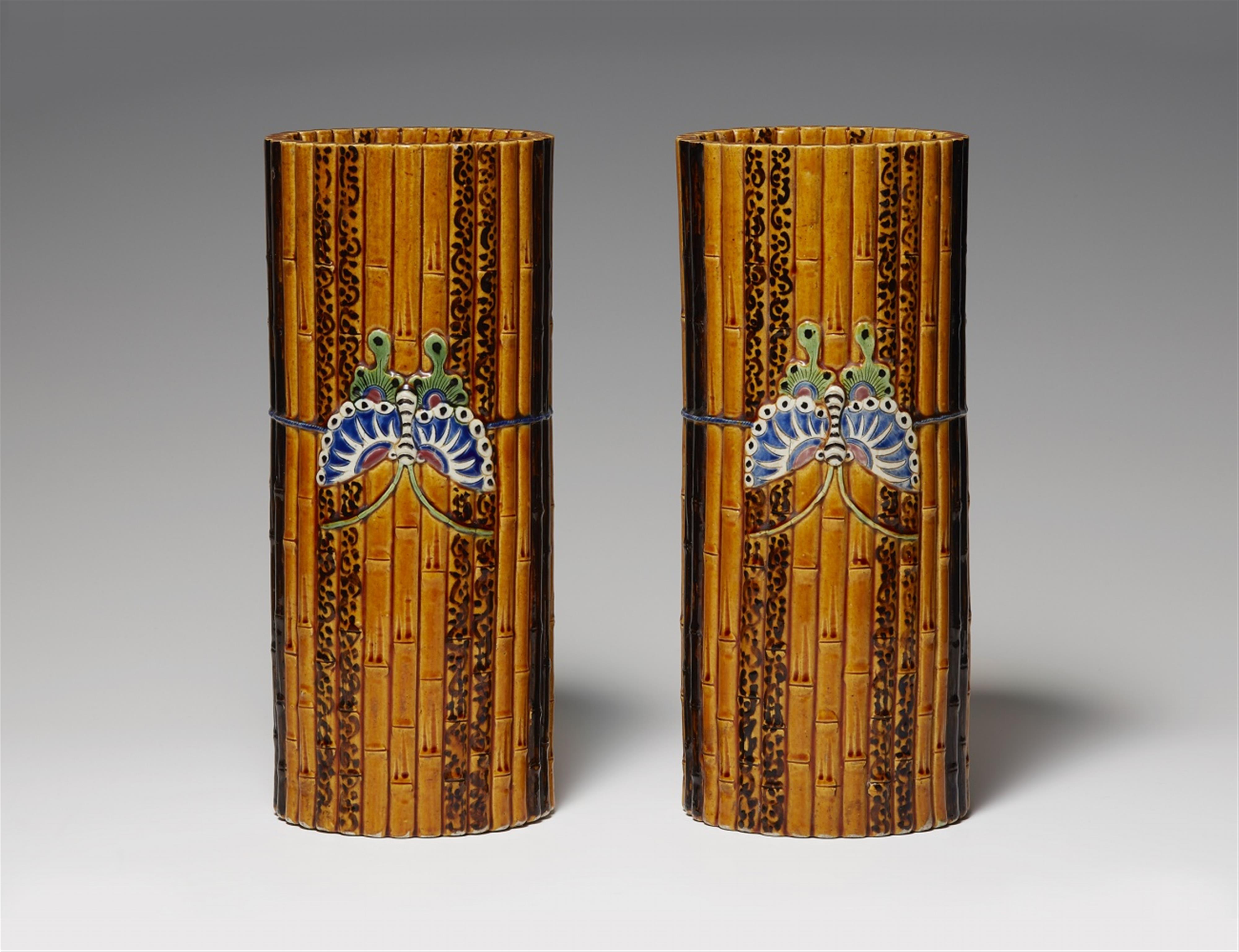 A pair of cylindrical vases. Late 19th century - image-1