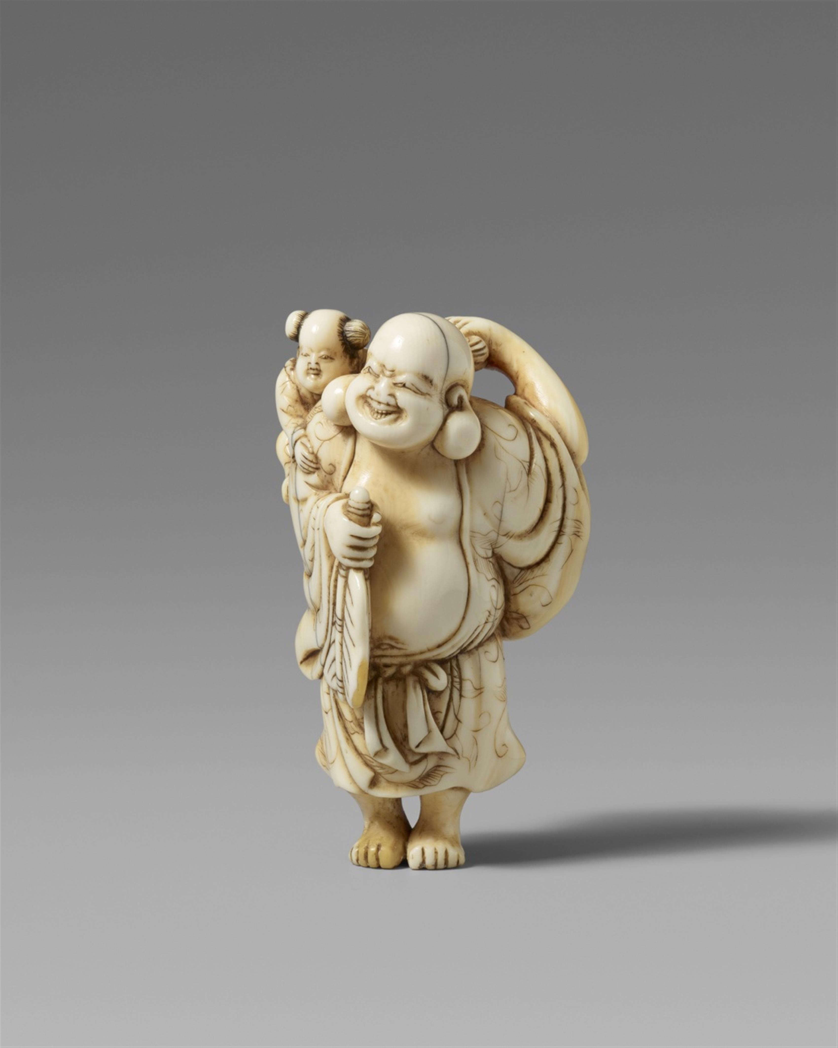 An ivory netsuke of Hotei. Early 19th century - image-1