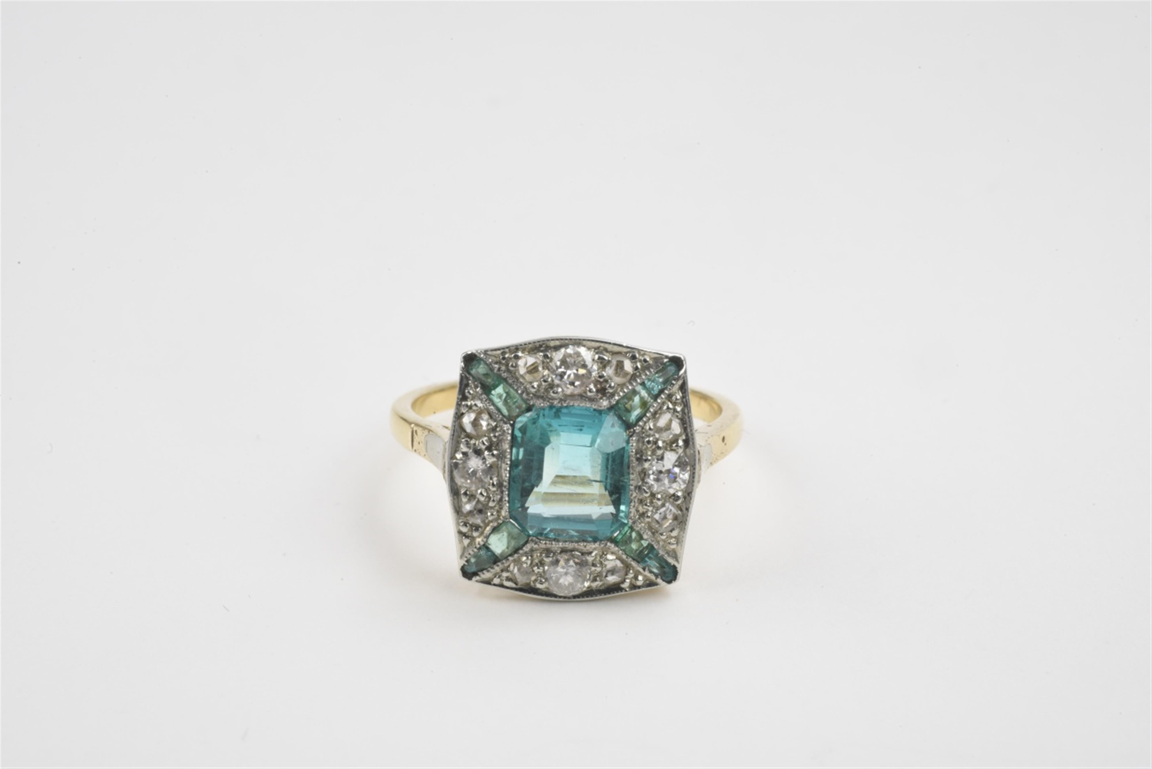 A diamond and emerald ring - image-1
