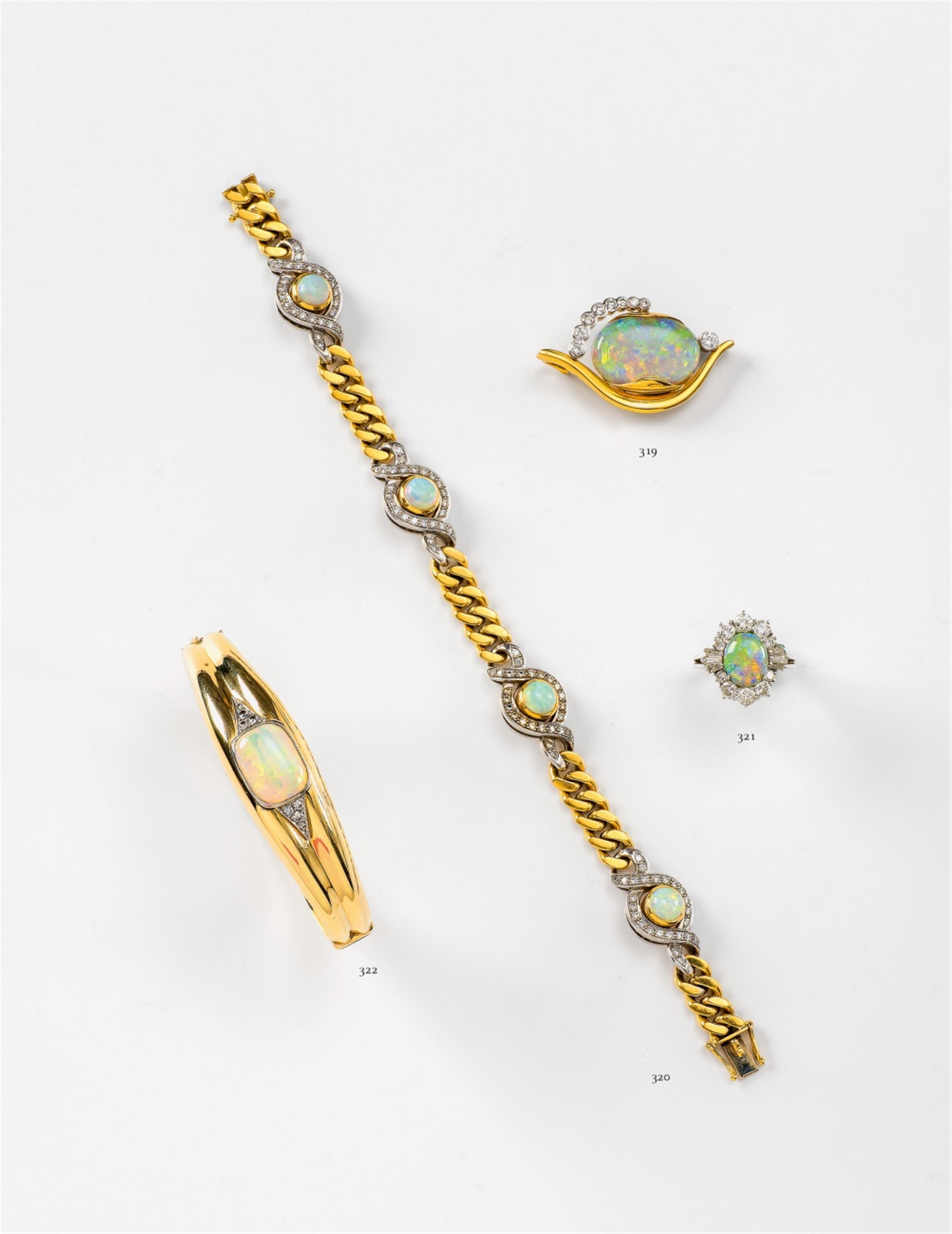 An 18k gold and opal bracelet - image-1