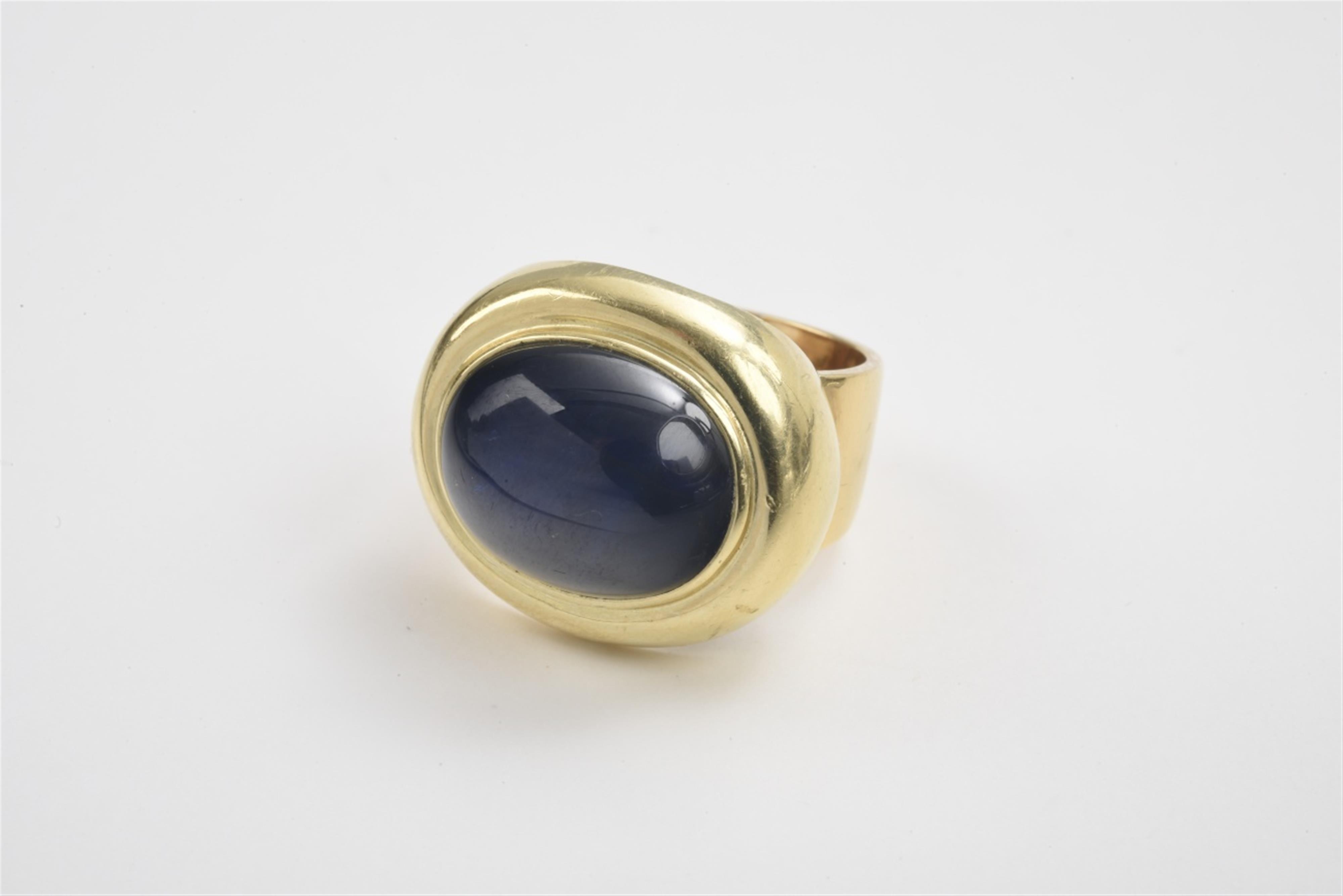 Ring mit großem Saphircabochon - image-2