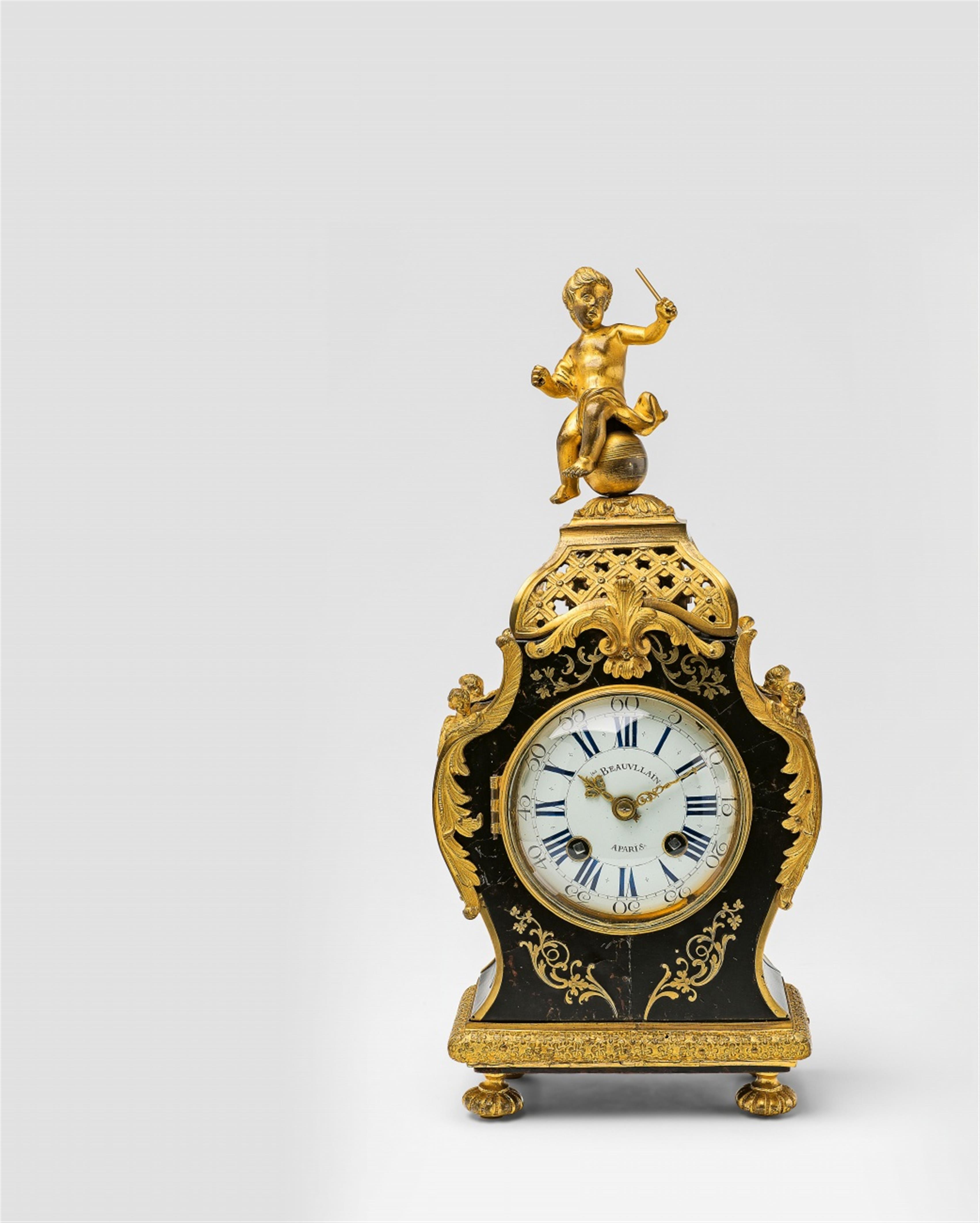 A Parisian Régence period "tête de poupée" clock - image-5