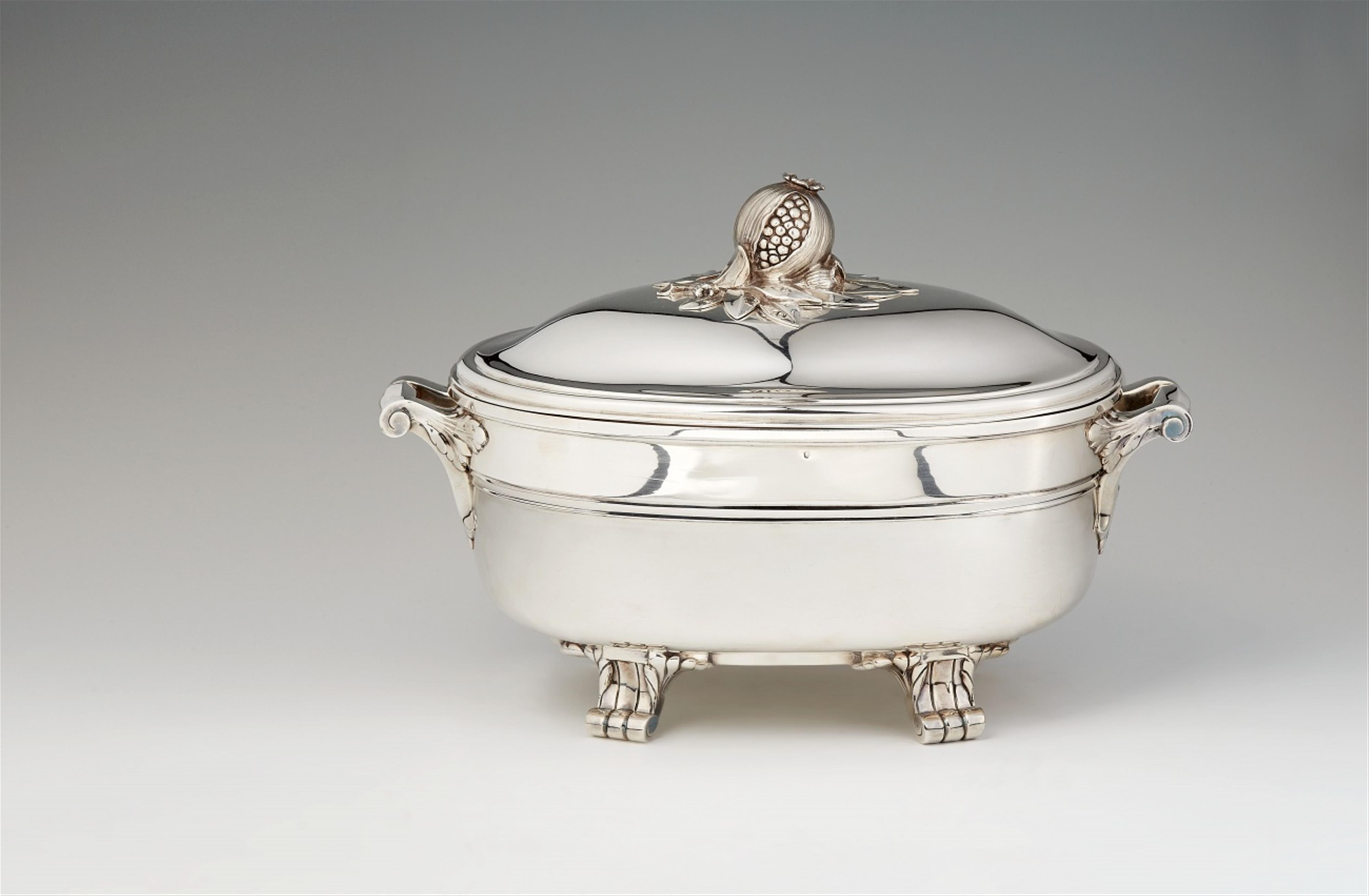 A large Parisian Art Deco silver tureen - image-1