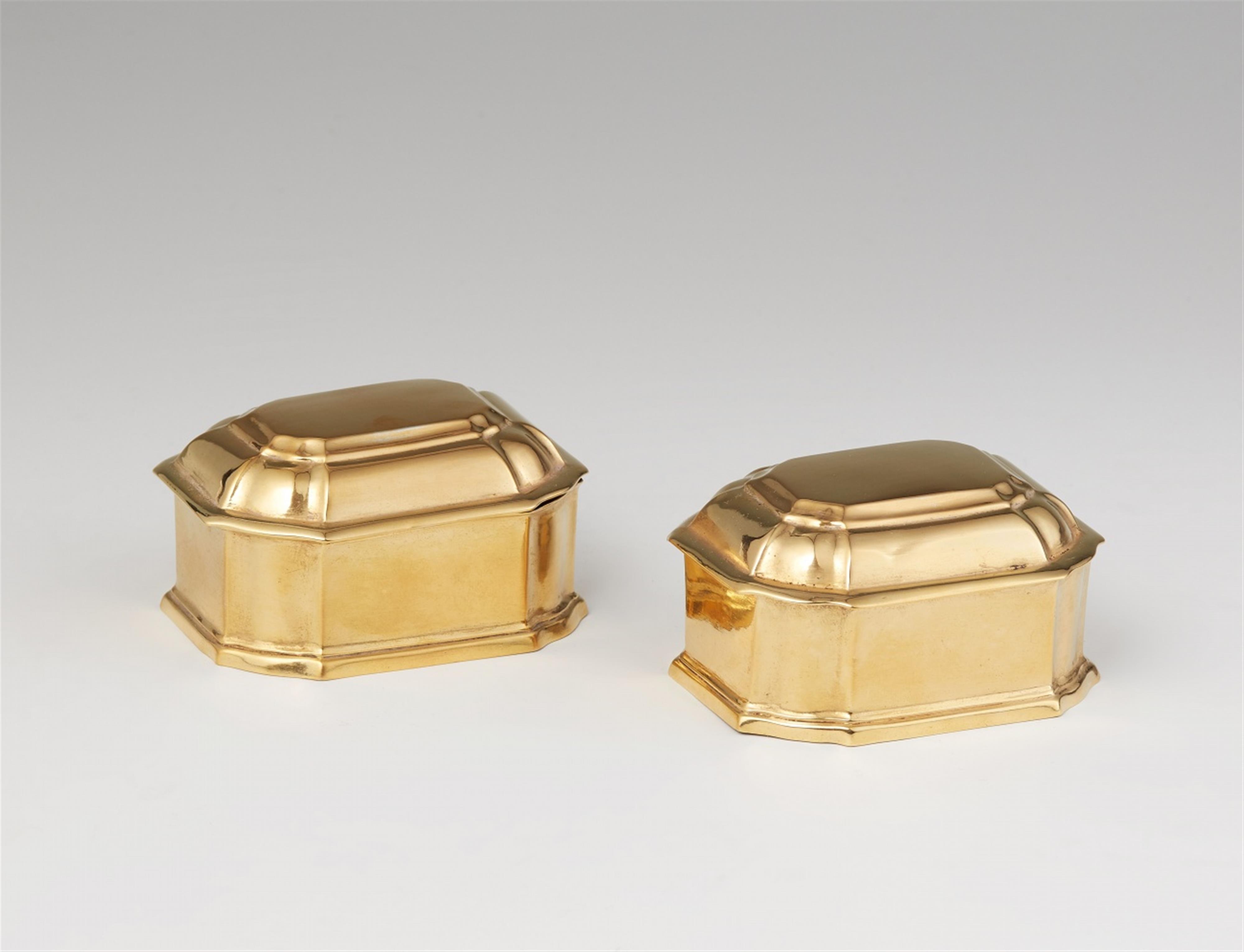 A pair of Magdeburg silver-gilt toilette boxes - image-1