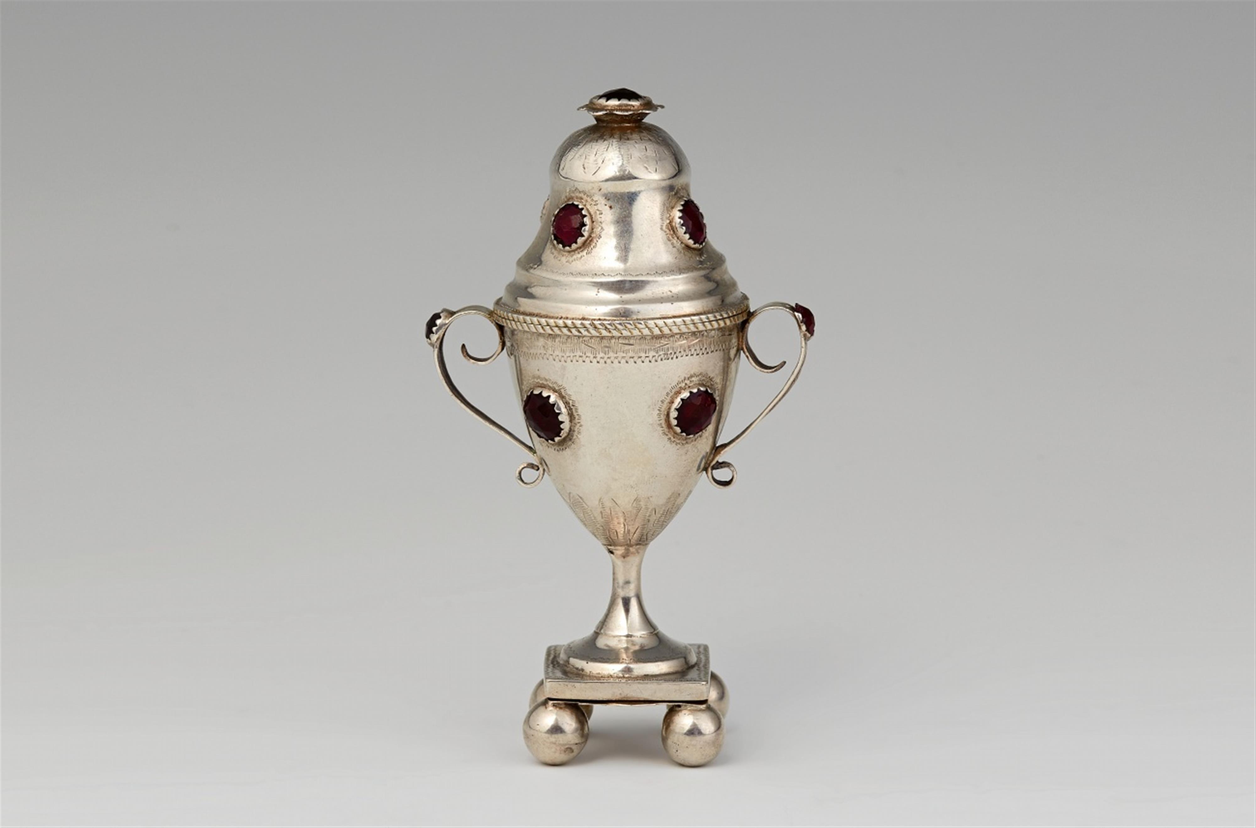 A Danish silver smelling salts bottle - image-1