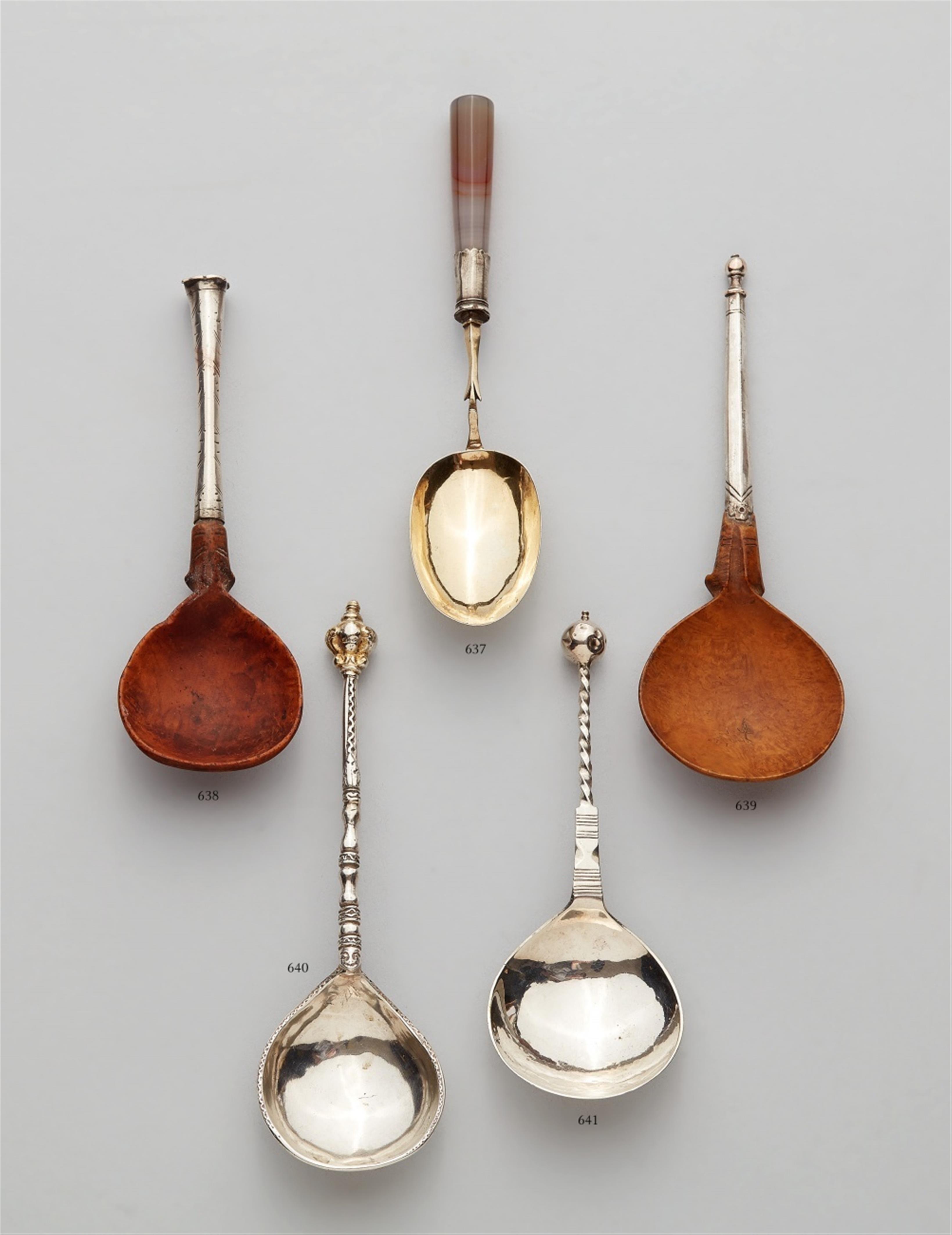 An Augsburg parcel gilt silver and agate spoon - image-1