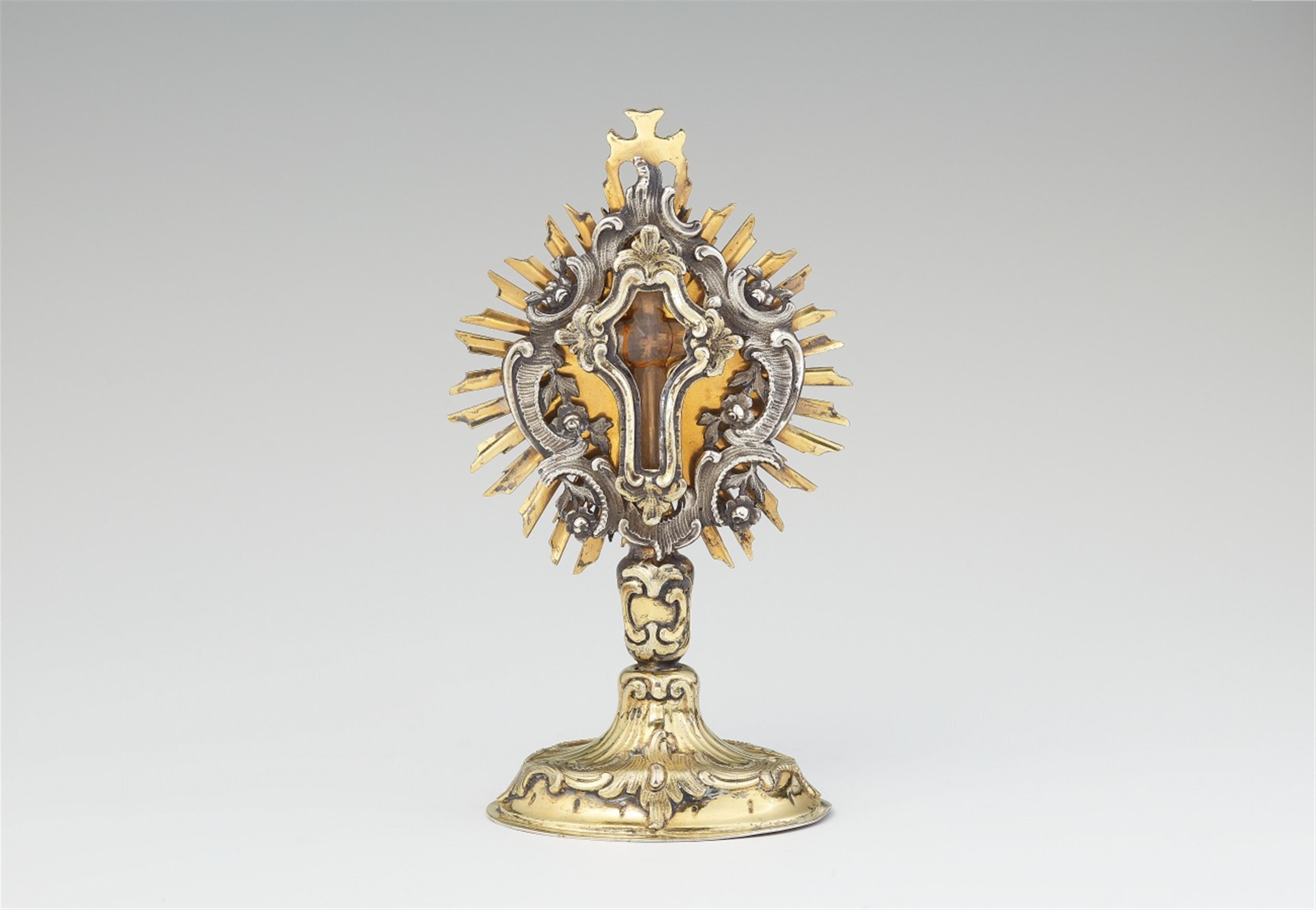 A small parcel gilt silver monstrance with a fragment of the true cross - image-1