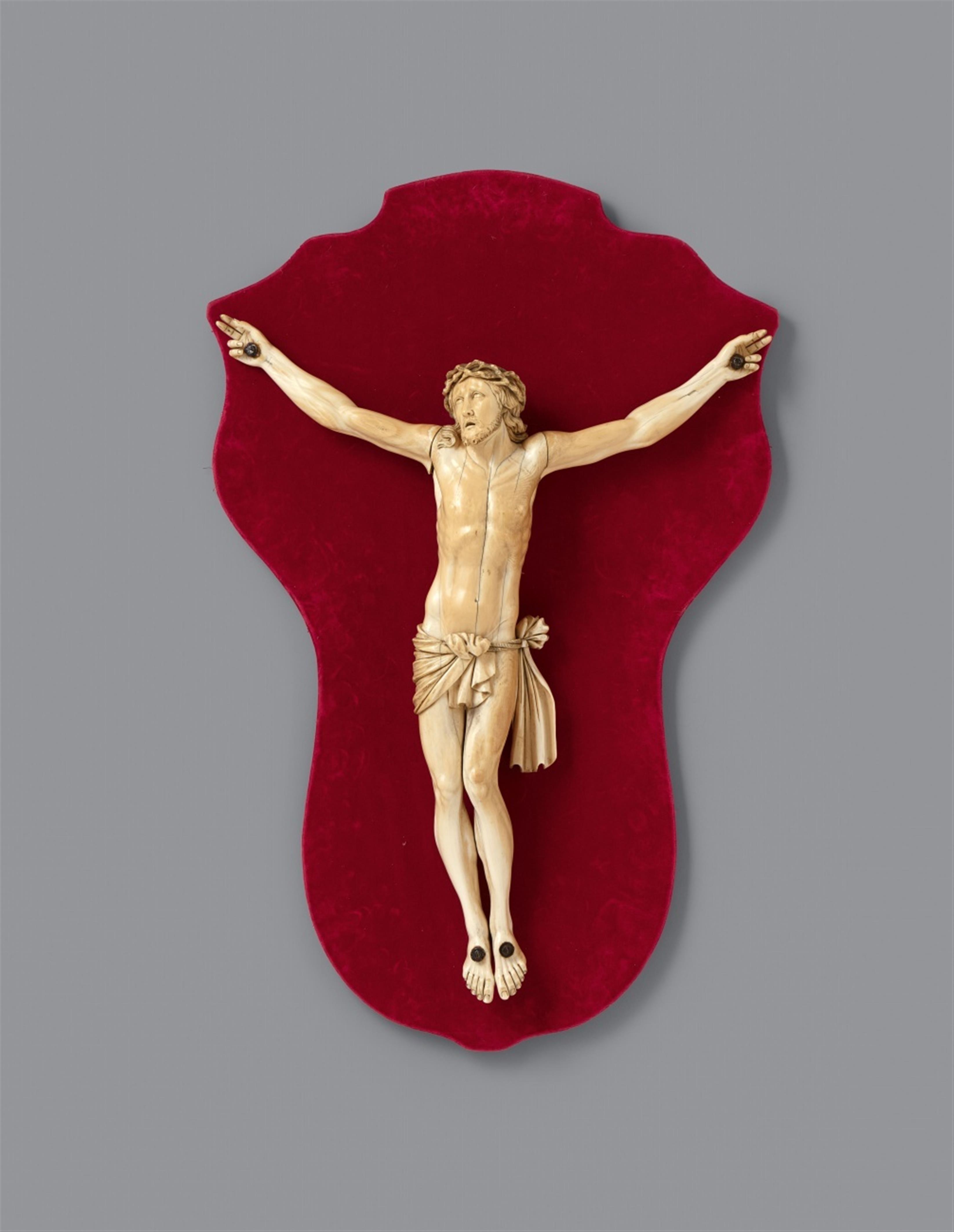 Probably Spain circa 1700 - A carved ivory Corpus Christi, presumably Spanish, circa 1700 - image-1